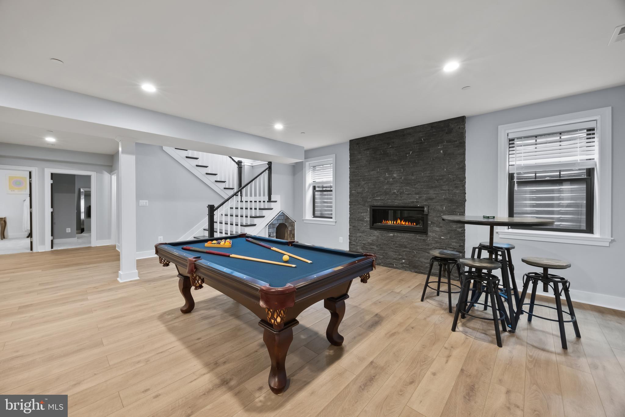 ENGLISH VILLAGE - Residential