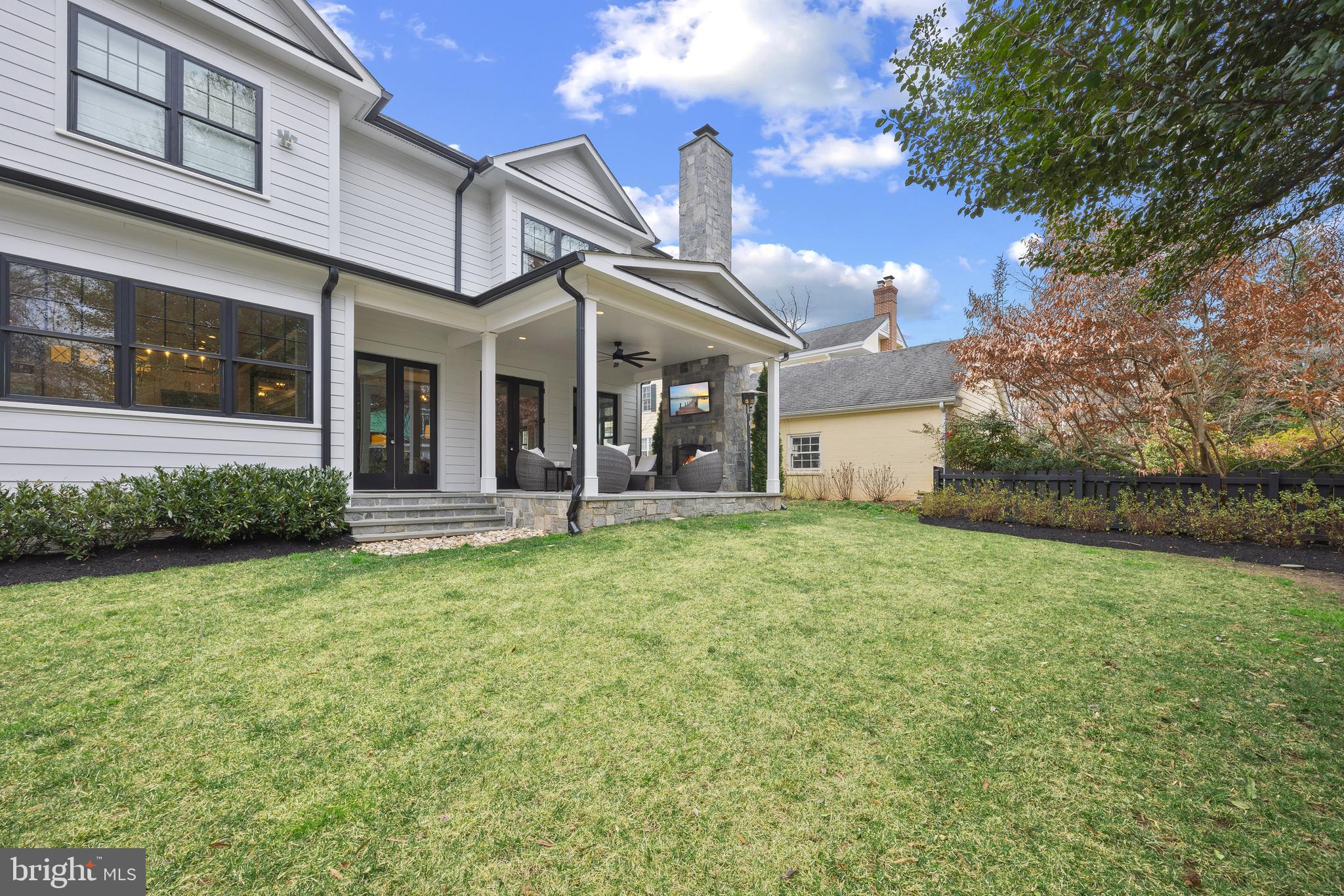 ENGLISH VILLAGE - Residential