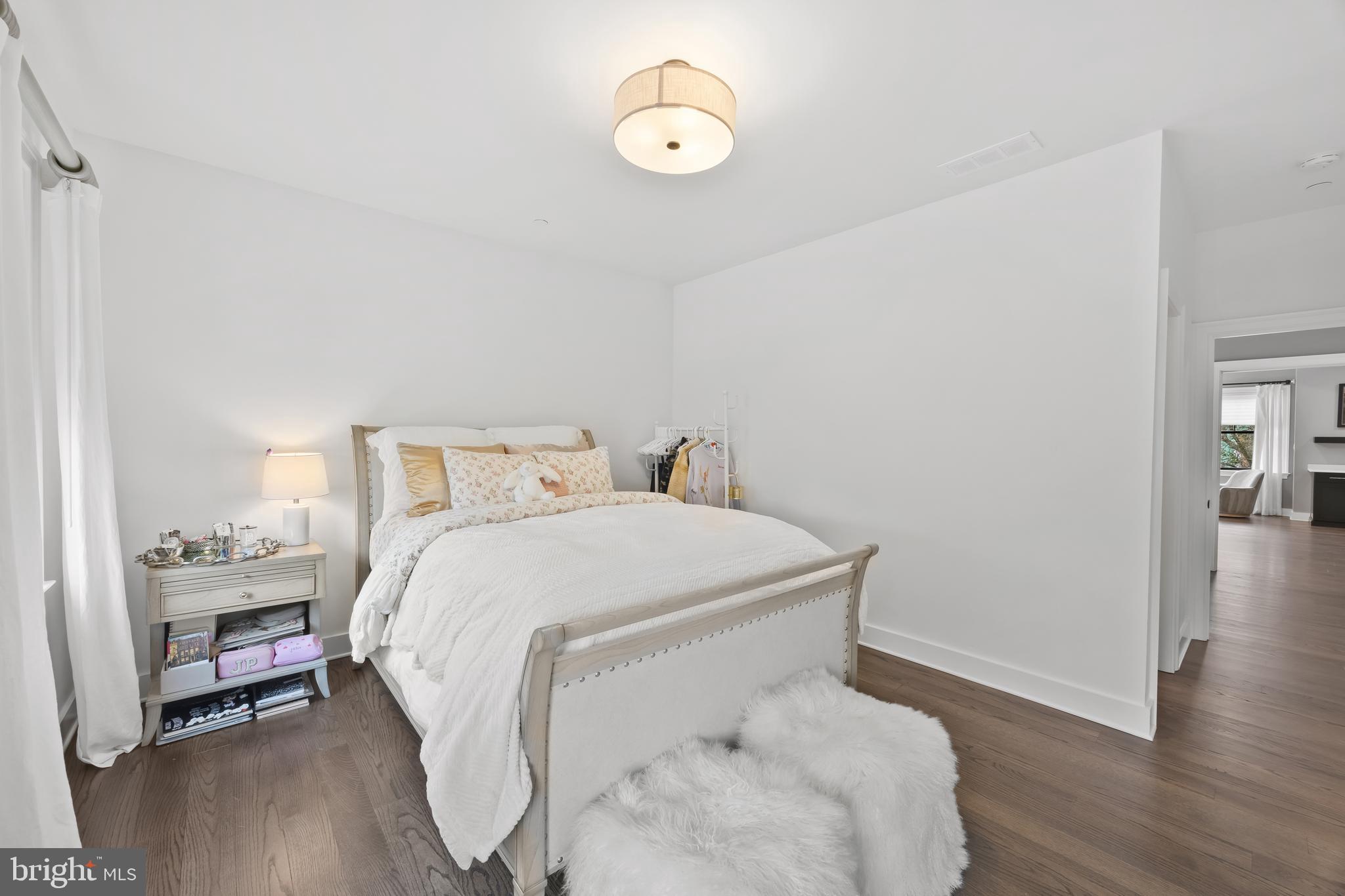 ENGLISH VILLAGE - Residential