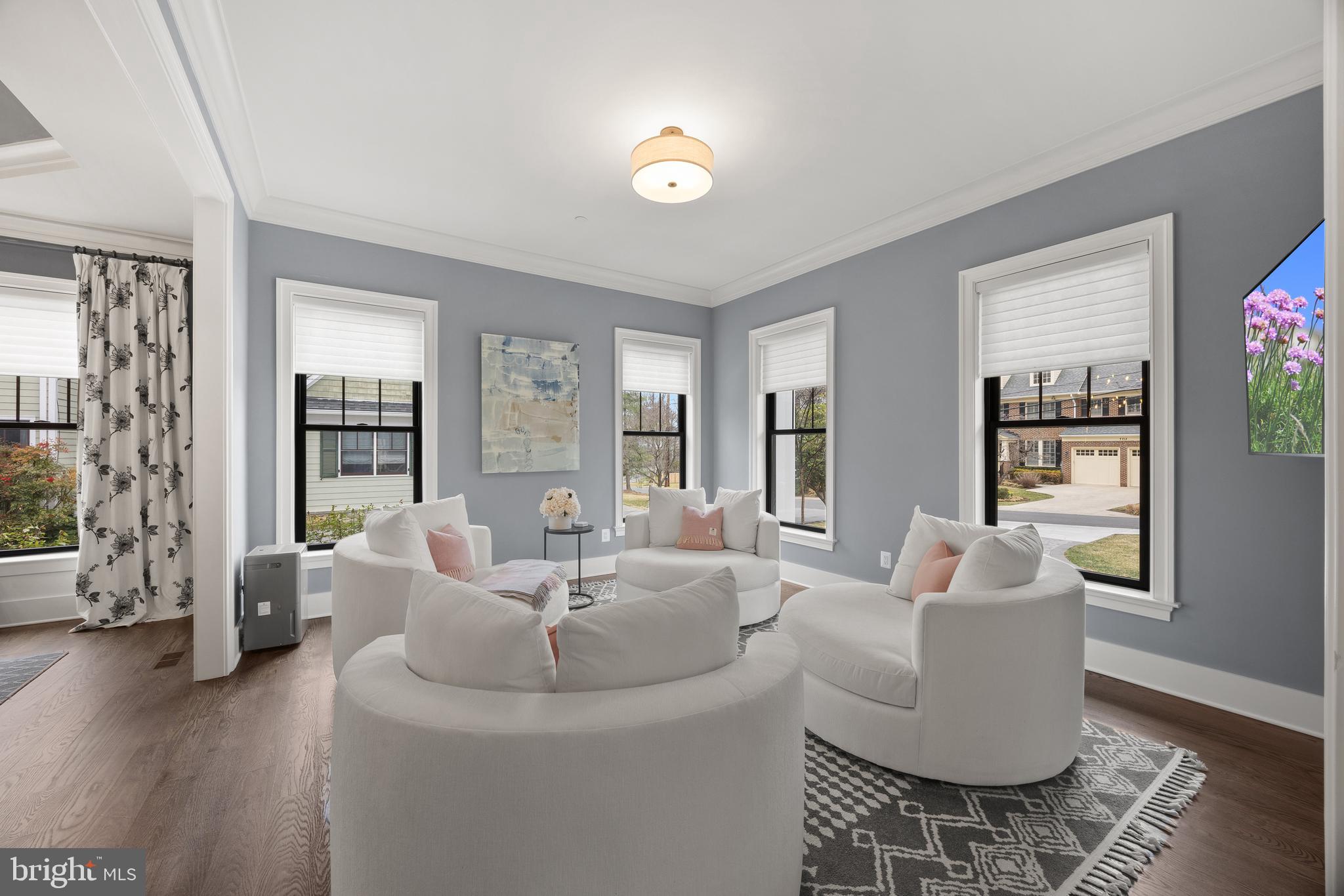 ENGLISH VILLAGE - Residential