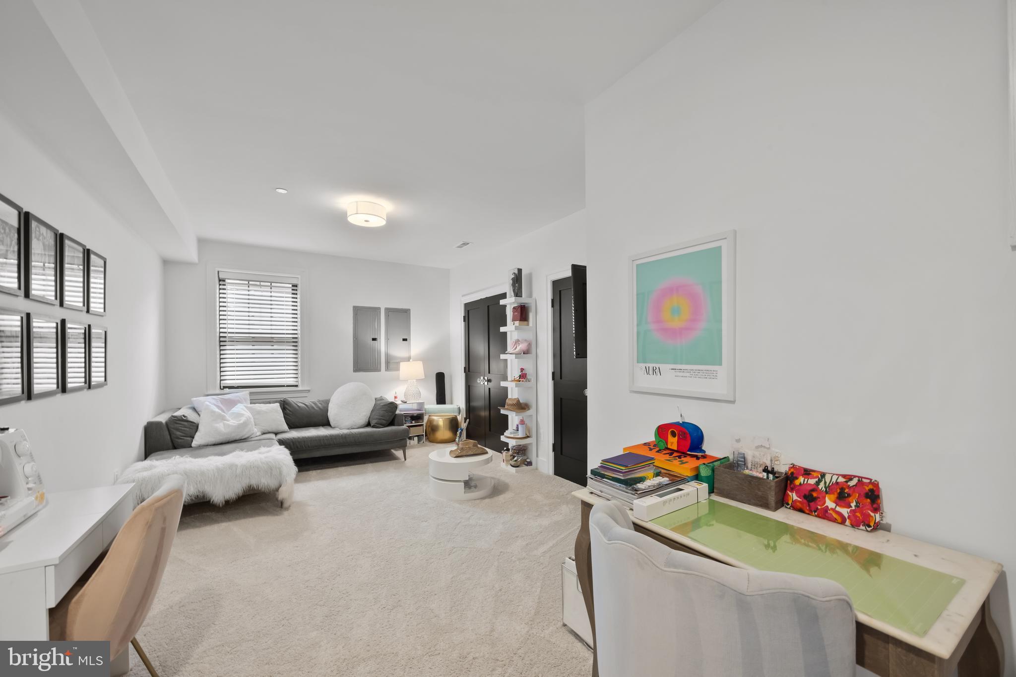 ENGLISH VILLAGE - Residential