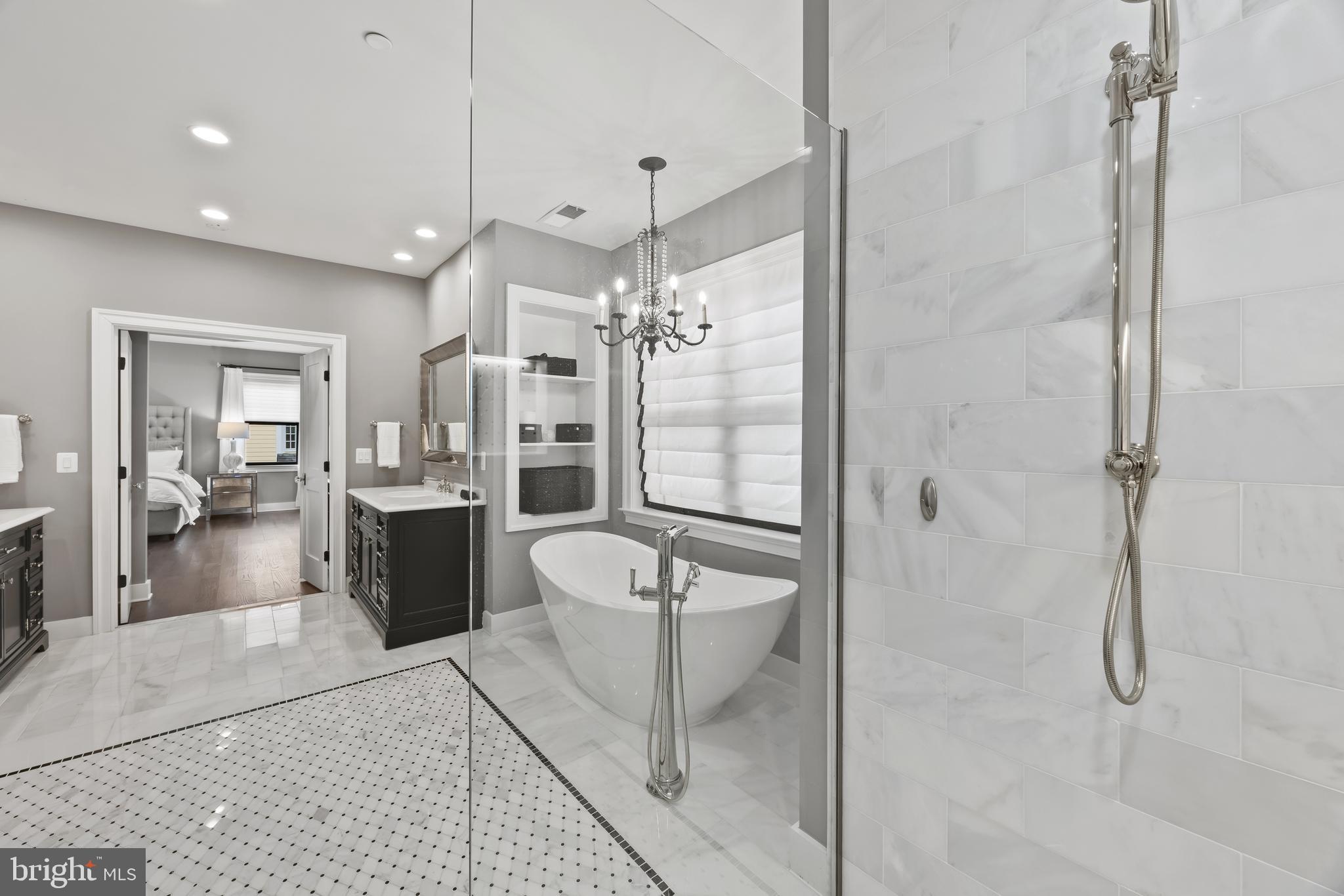 ENGLISH VILLAGE - Residential