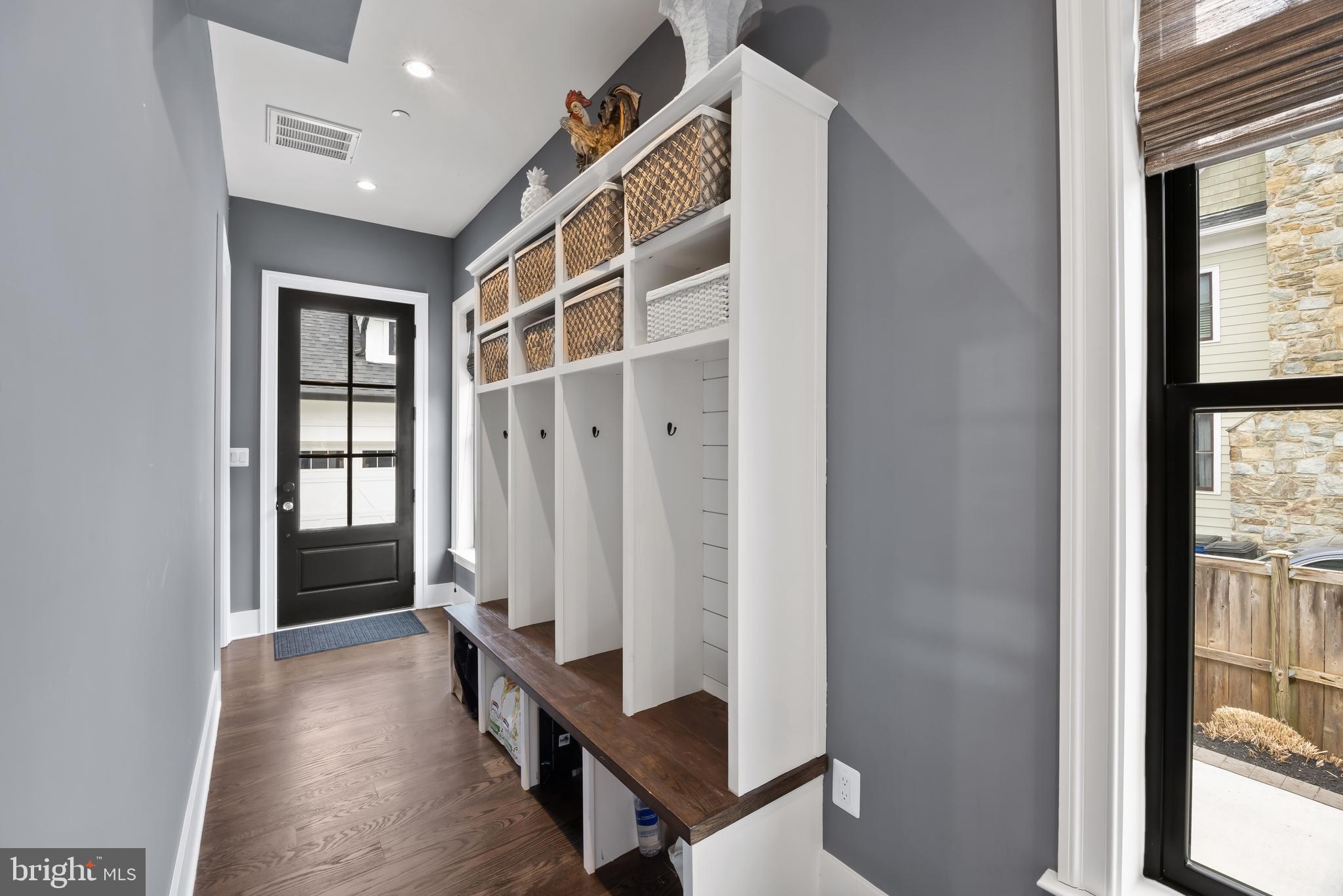 ENGLISH VILLAGE - Residential