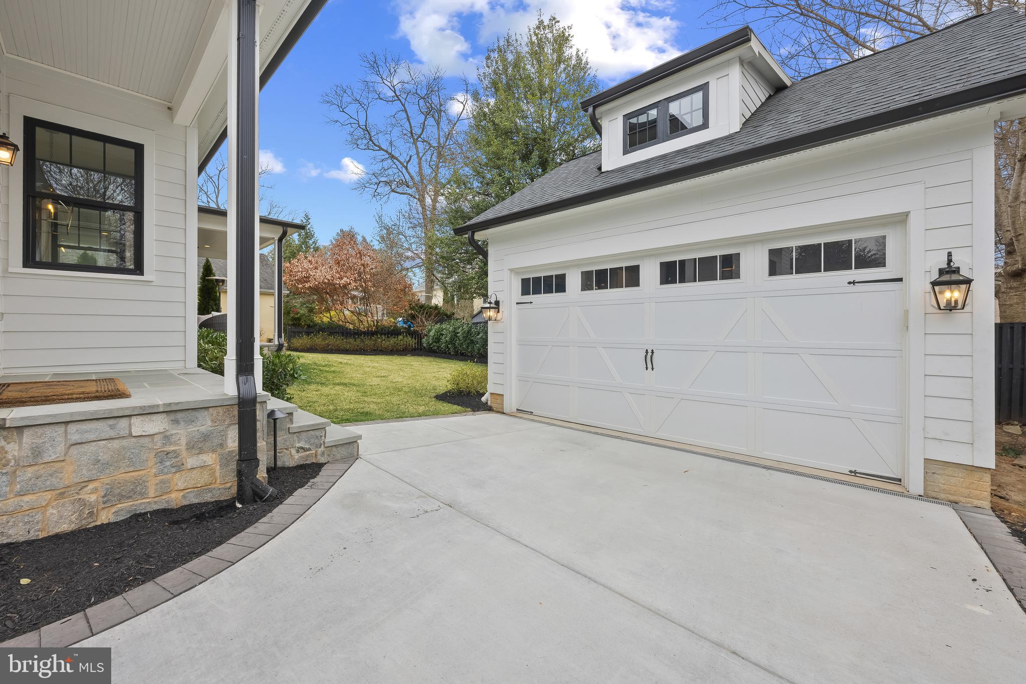 ENGLISH VILLAGE - Residential