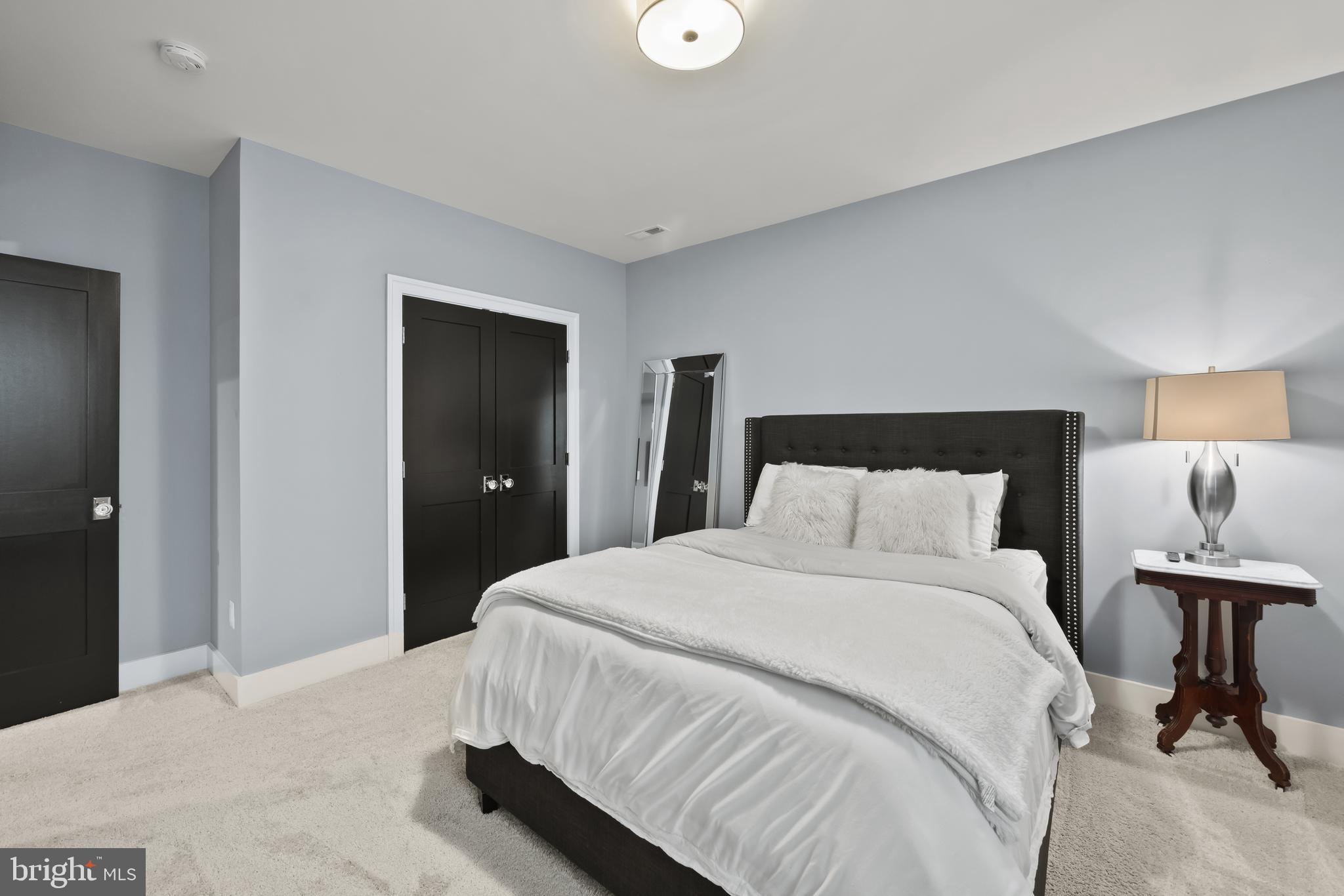 ENGLISH VILLAGE - Residential