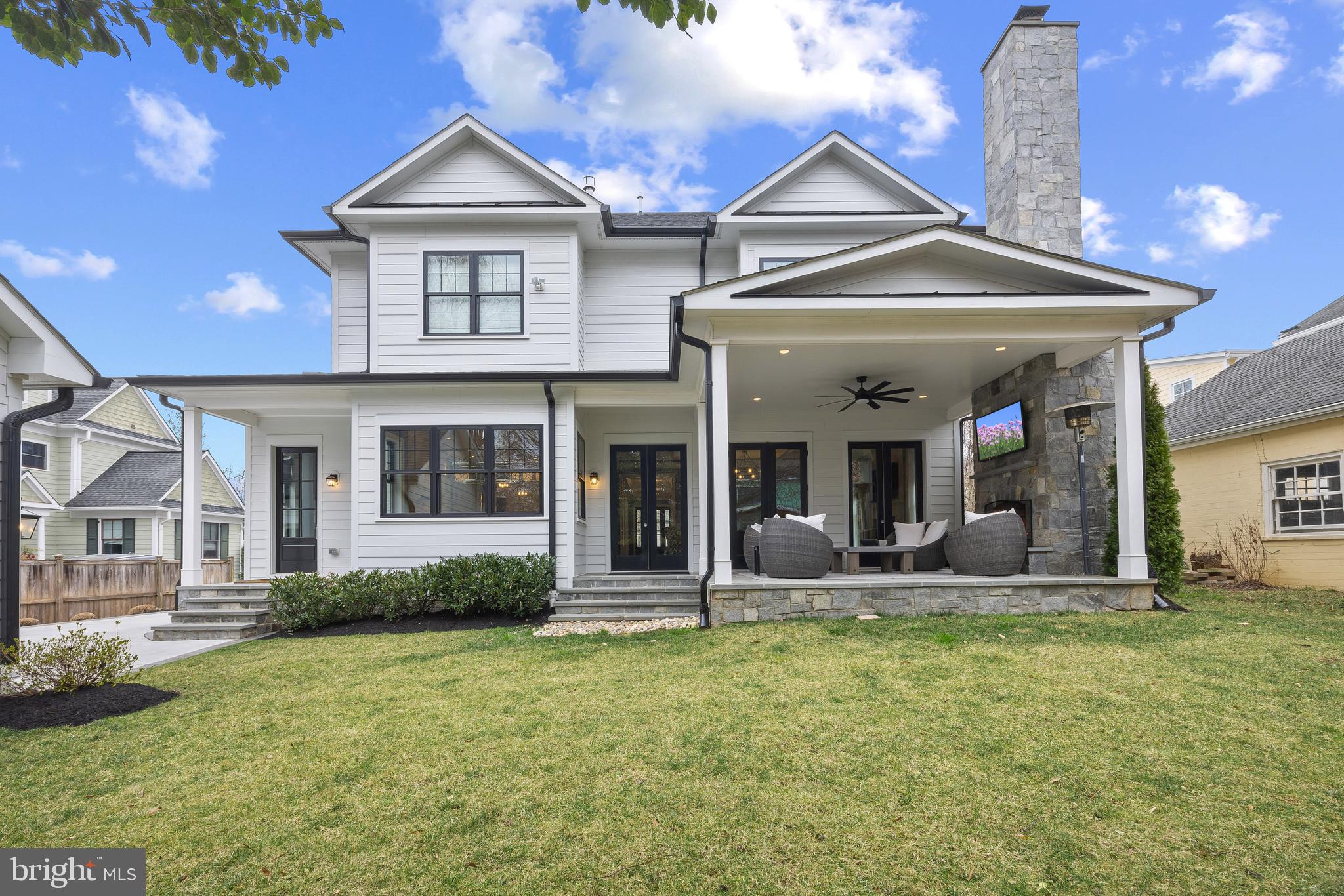 ENGLISH VILLAGE - Residential