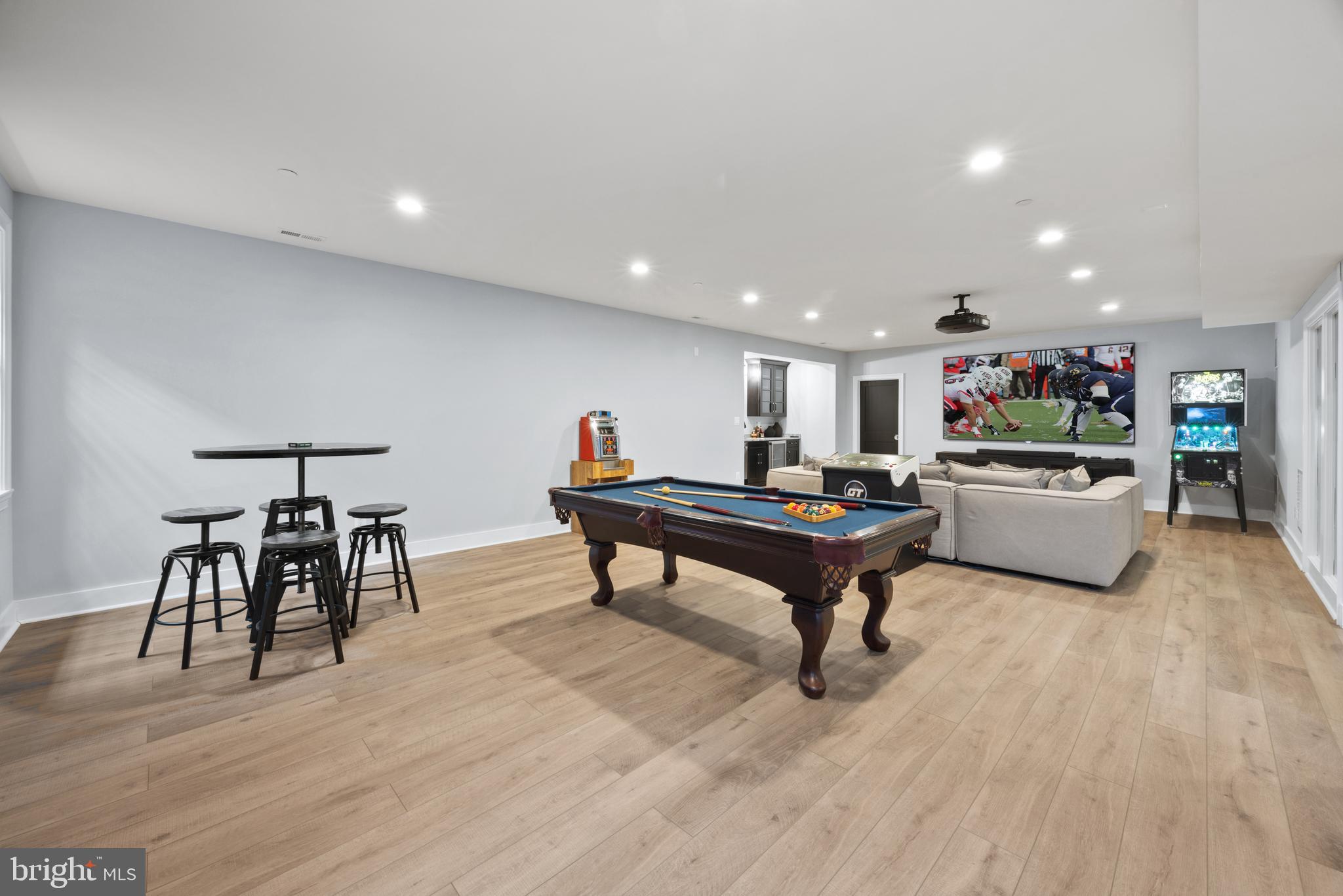 ENGLISH VILLAGE - Residential