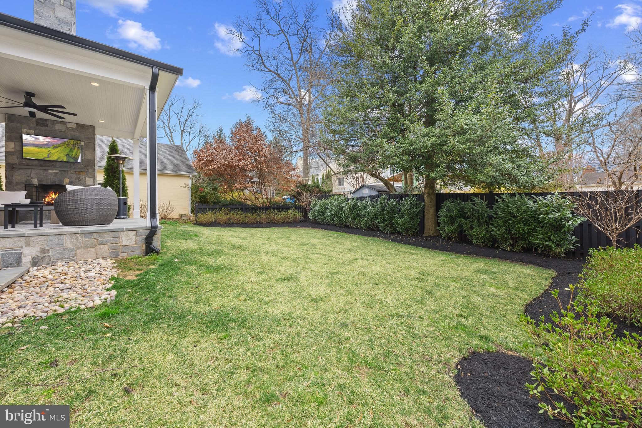 ENGLISH VILLAGE - Residential