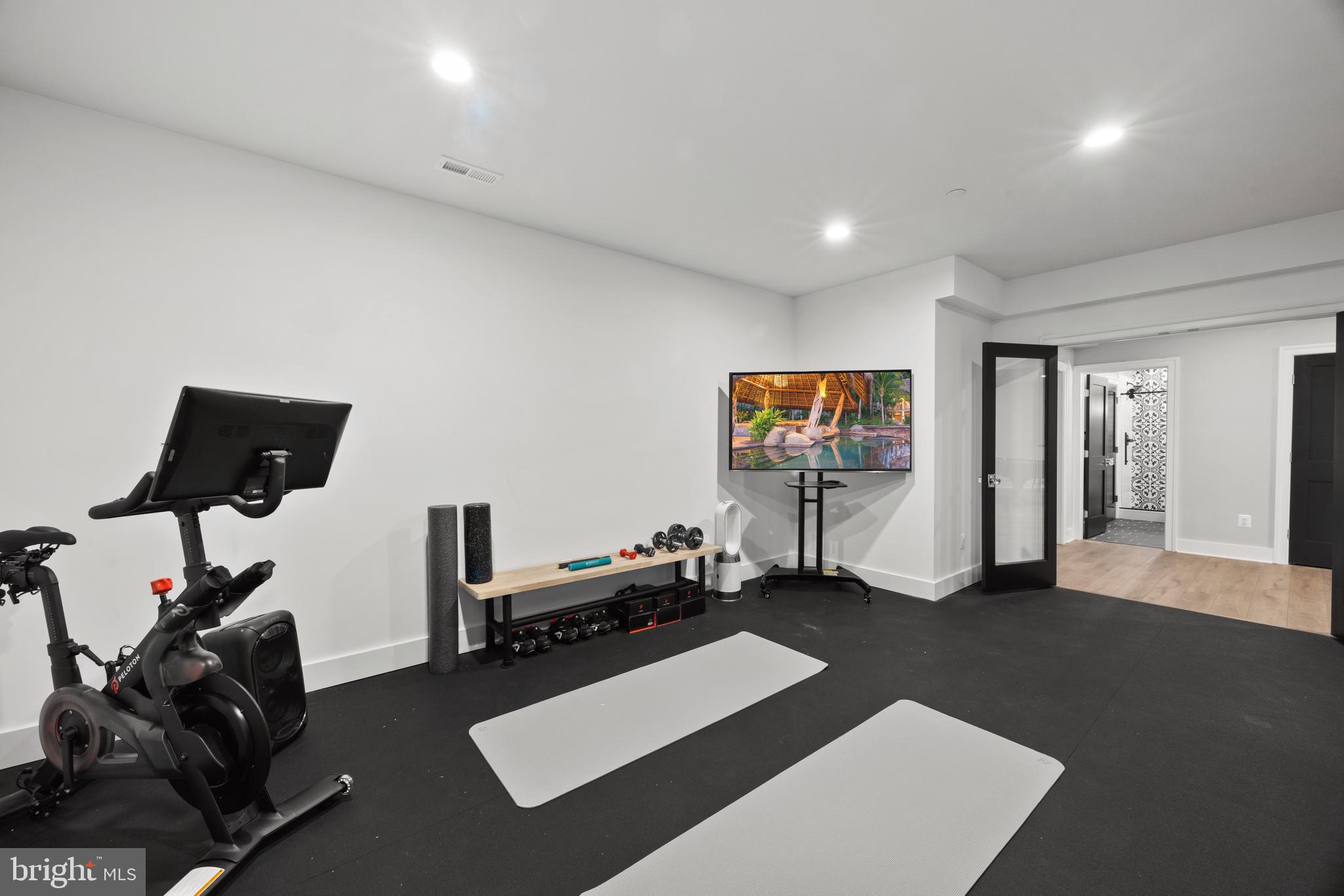 ENGLISH VILLAGE - Residential