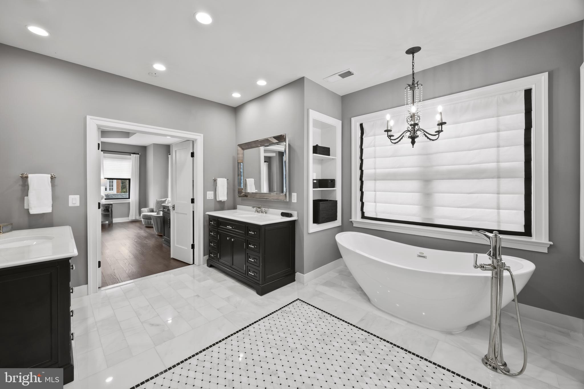 ENGLISH VILLAGE - Residential