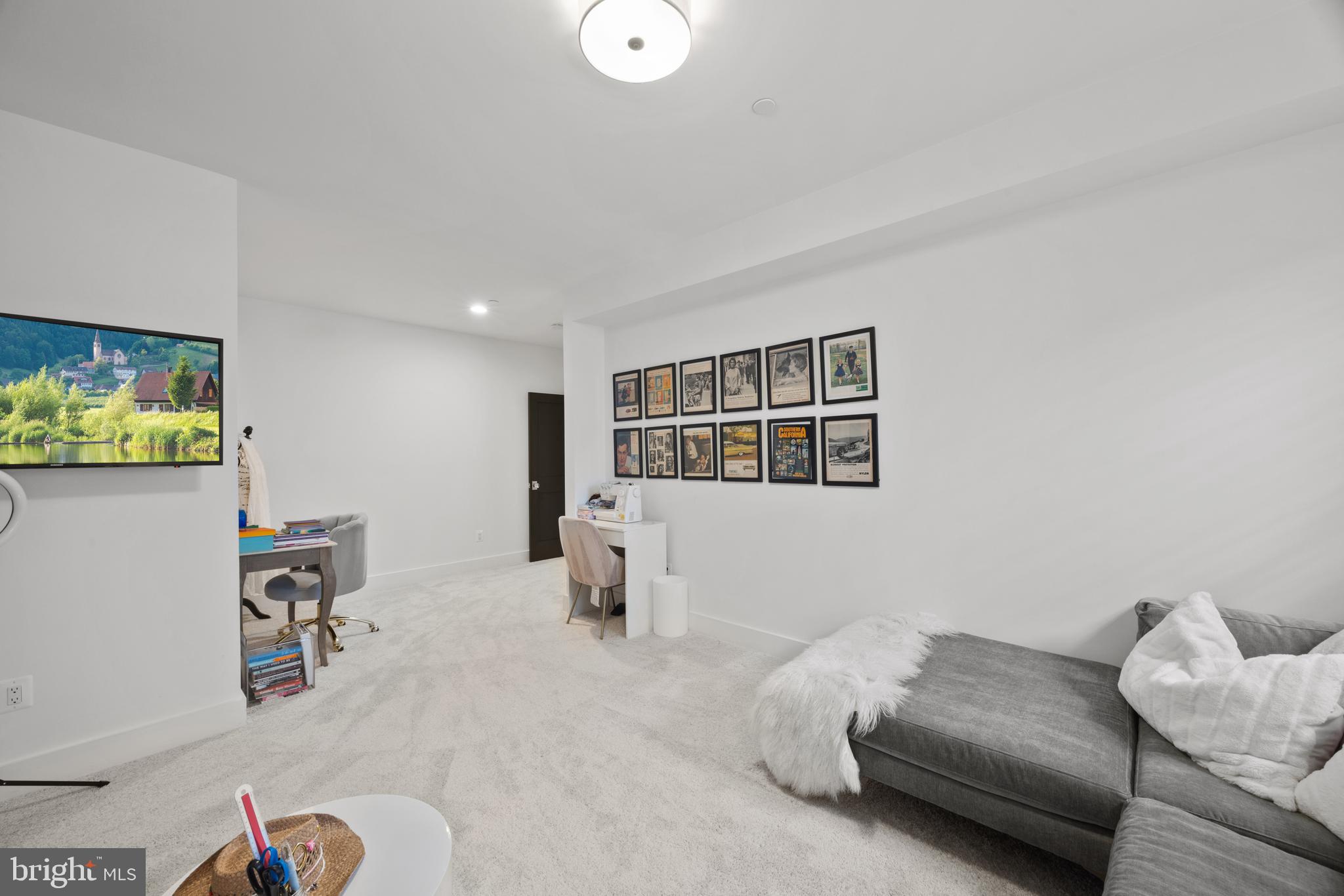 ENGLISH VILLAGE - Residential