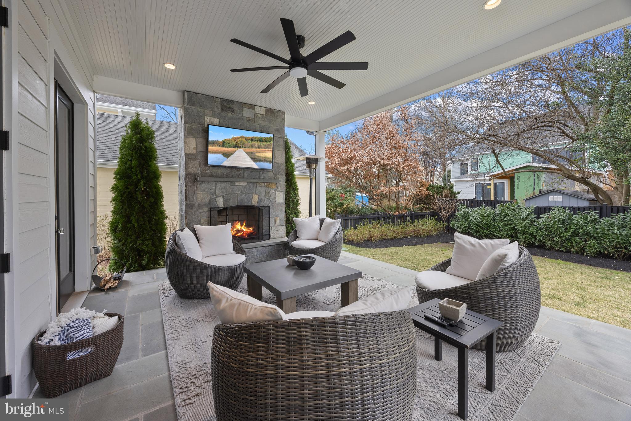 ENGLISH VILLAGE - Residential