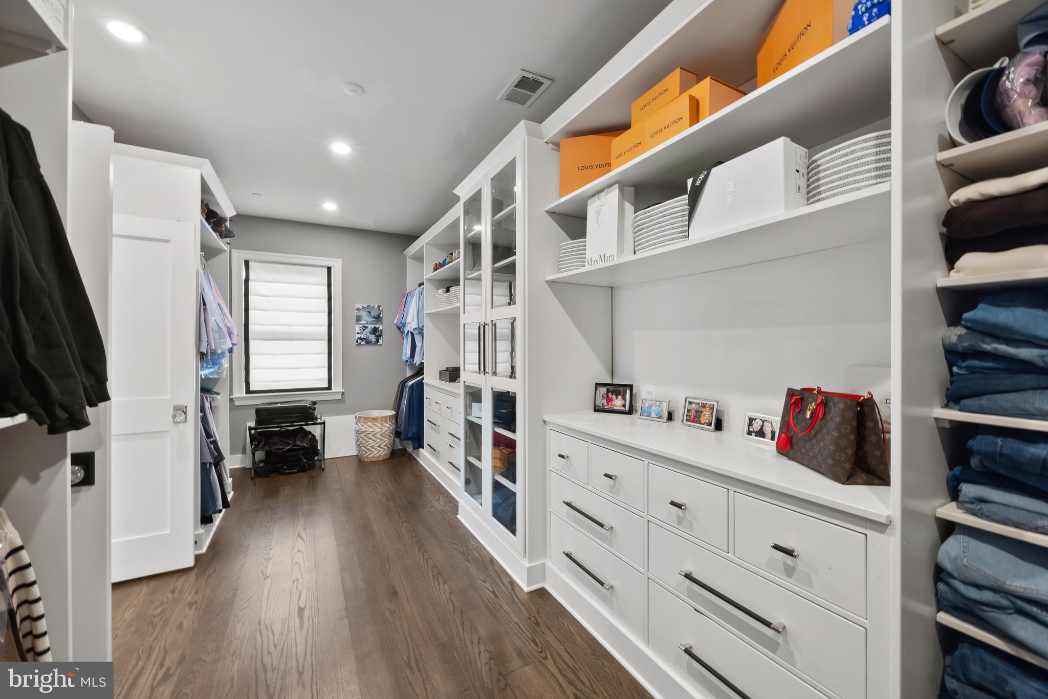 ENGLISH VILLAGE - Residential