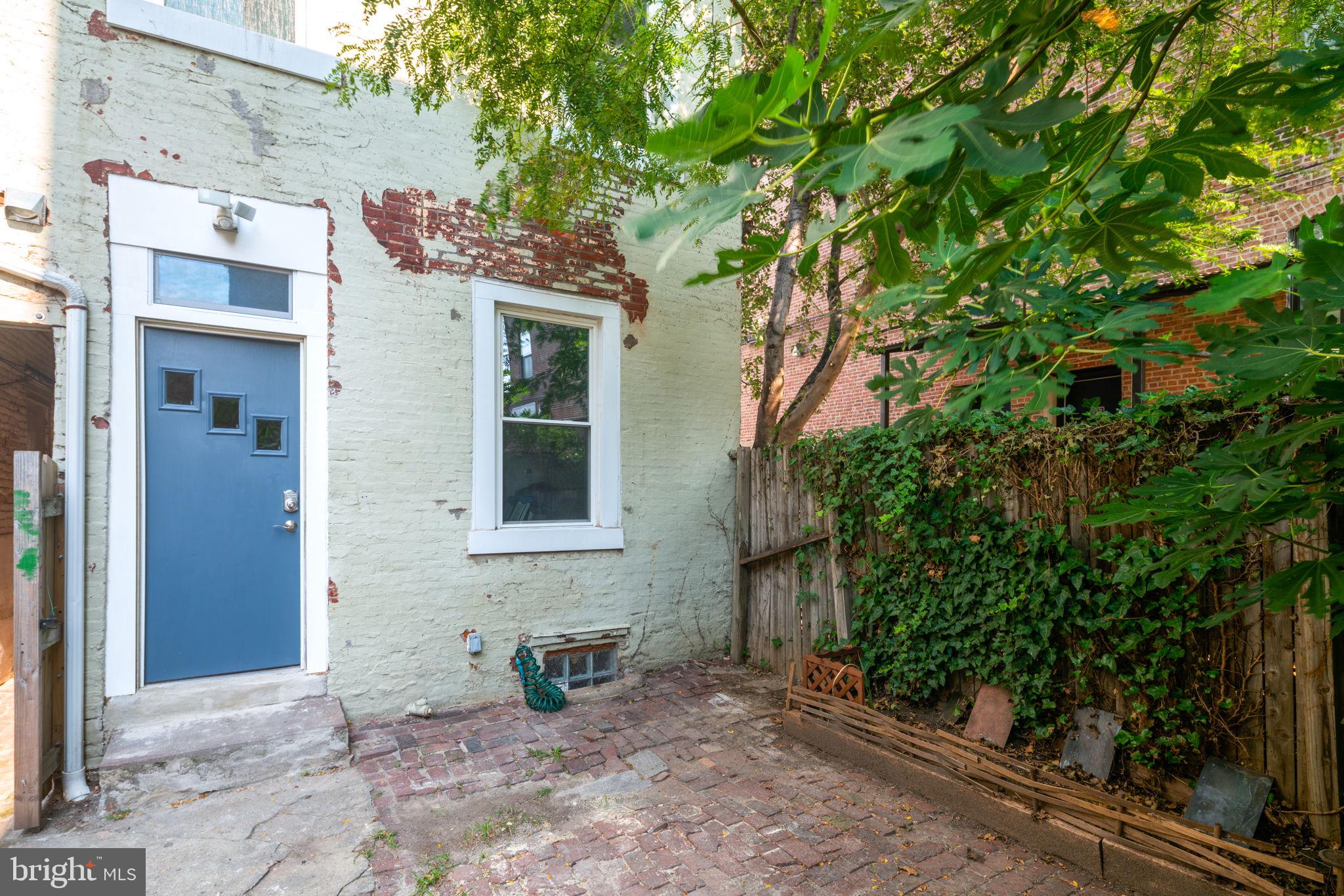 Trinity Home with Private Garden in Fishtown - Nestled on a quiet block in Old Kensington/Fishtown, this bright and charming trinity-style back unit offers the perfect urban retreat, just steps from Frankford Ave and surrounded by some of the city's best restaurants, cafes, parks, boutiques, and bars.
The home features:
Stainless steel appliances, concrete countertops, and hardwood floors throughout
Tall ceilings and an open eat-in kitchen on the first floor
A spiral staircase leading to a cozy second-floor bedroom and full bathroom
A third-floor bonus room—perfect as a second bedroom, office, or guest space
A lush private backyard ideal for relaxing, entertaining, and gardening