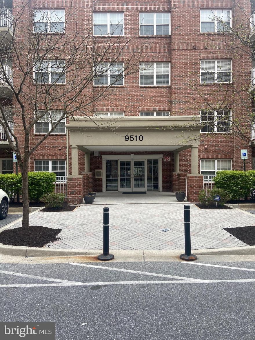 DON'T MISS THIS IMMACULATE & METICULOUS 1BD/1FB 5TH FLOOR UNIT THAT BOASTS NEWER GLISTENING HARDWOOD FLOORS, UPDATED KITCHEN WITH MAJOR STAINLESS STEEL  APPLIANCES (SIDE BY SIDE REFRIGERATOR, BUILT-IN MICROWAVE, WALL OVEN, GAS COOKTOP, DISHWASHER, GRANITE COUNTERS, BREAKFAST BAR, LOTS OF CABINET SPACE), JACUZZI TUB W/SEPARATE SHOWER STALL INCLUDING JACK & JILL SINKS, RECESSED LIGHTS, WALK-IN CLOSET, NEWER CARPETS RECENTLY INSTALLED, GAS FIREPLACE.  HVAC & WATER HEATER RECENTLY REPLACED. SERENE & QUIET LOCATION!