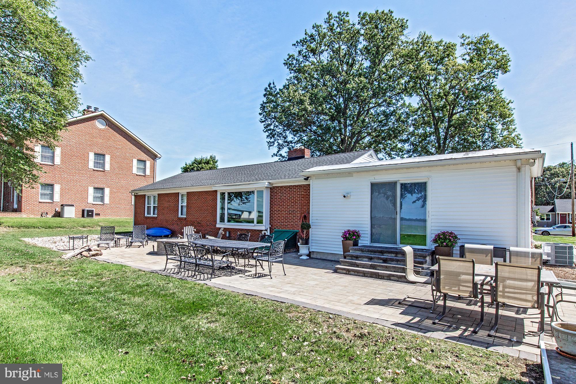 261 N RIVER DRIVE