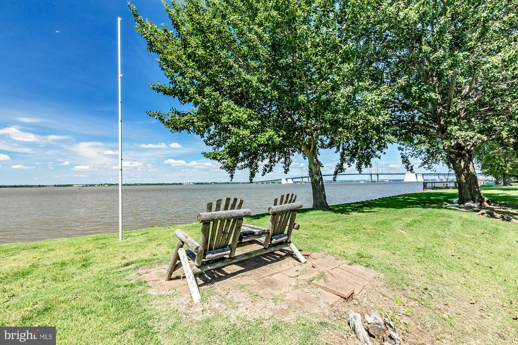 261 N RIVER DRIVE