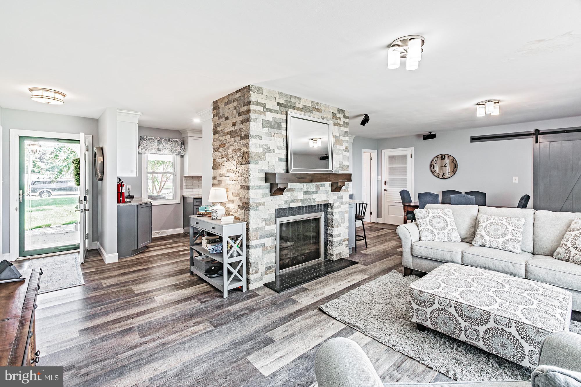 261 N RIVER DRIVE