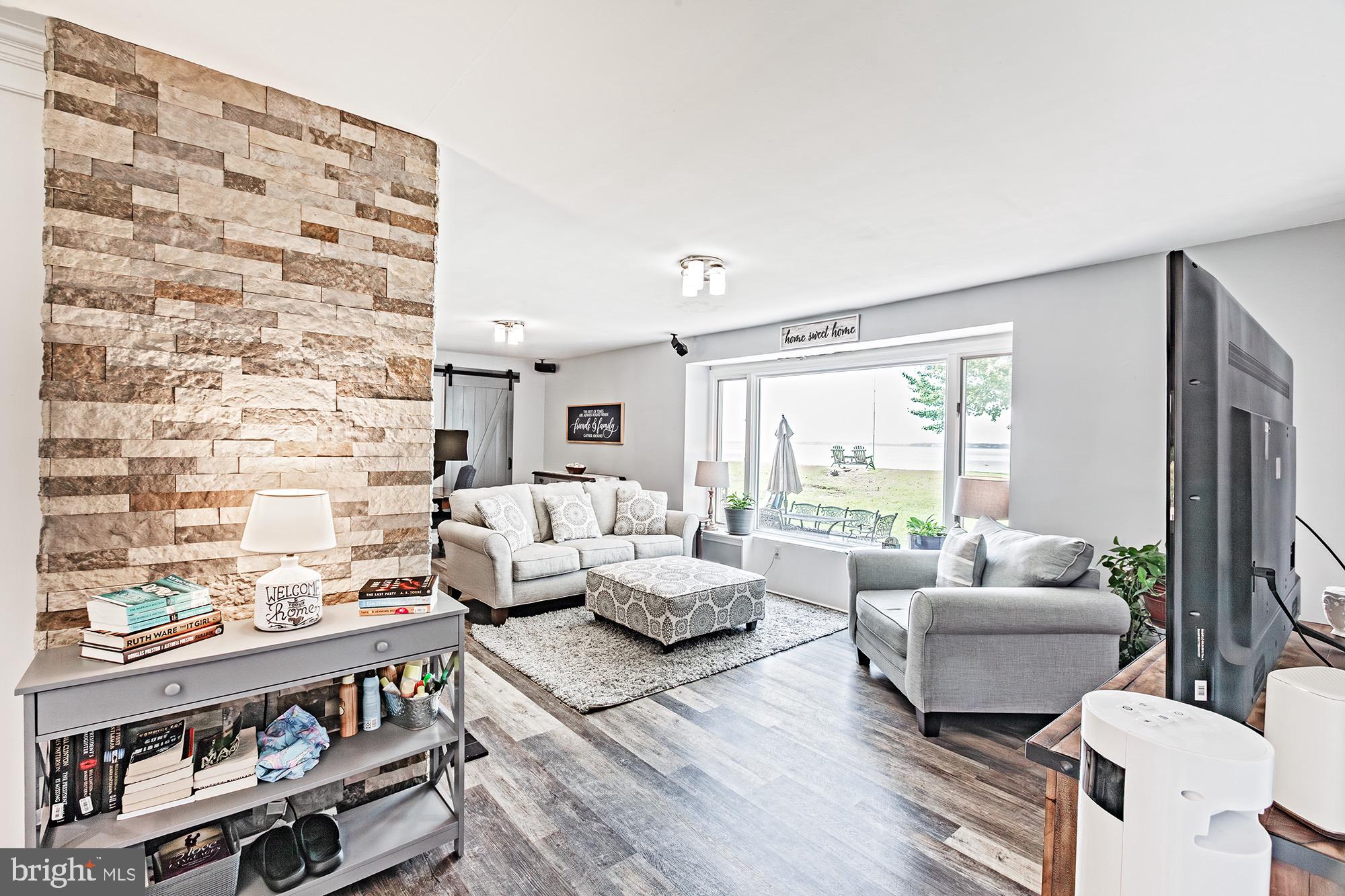 261 N RIVER DRIVE