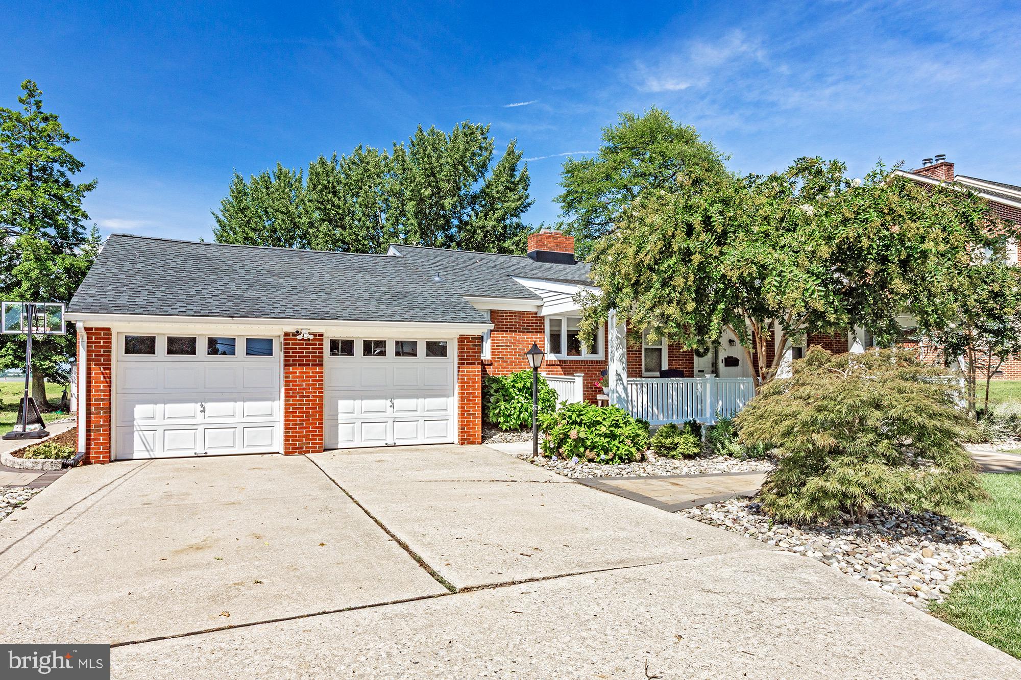 261 N RIVER DRIVE