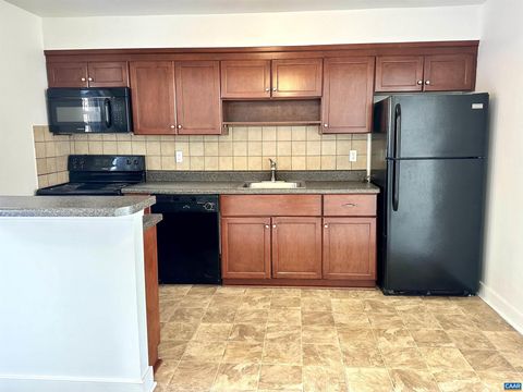 Condo For Rent - 850 Fountain Ct Ct #D<br/> Albemarle County, CHARLOTTESVILLE, VA 22901