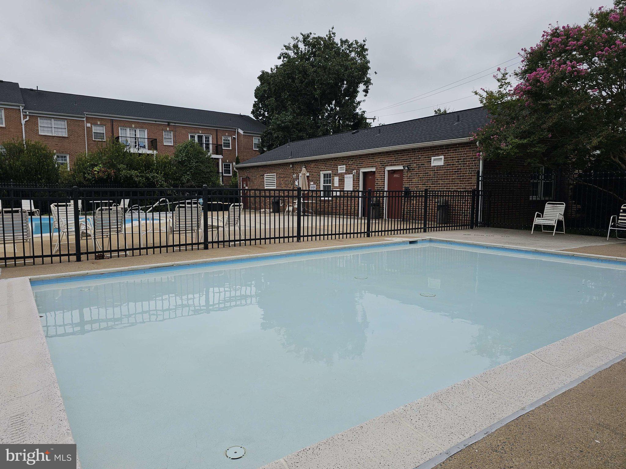 FOXCROFT COLONY CONDOS - Residential