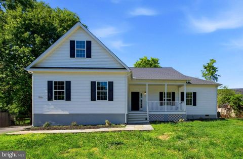 Photo of 5010 Rosemont Avenue, ALEXANDRIA, VA 22309 (MLS # VAFX2305674)