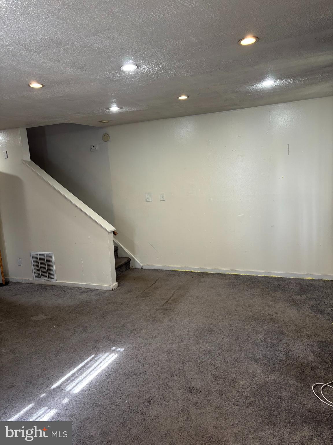 DUPONT VILLAGE - Residential