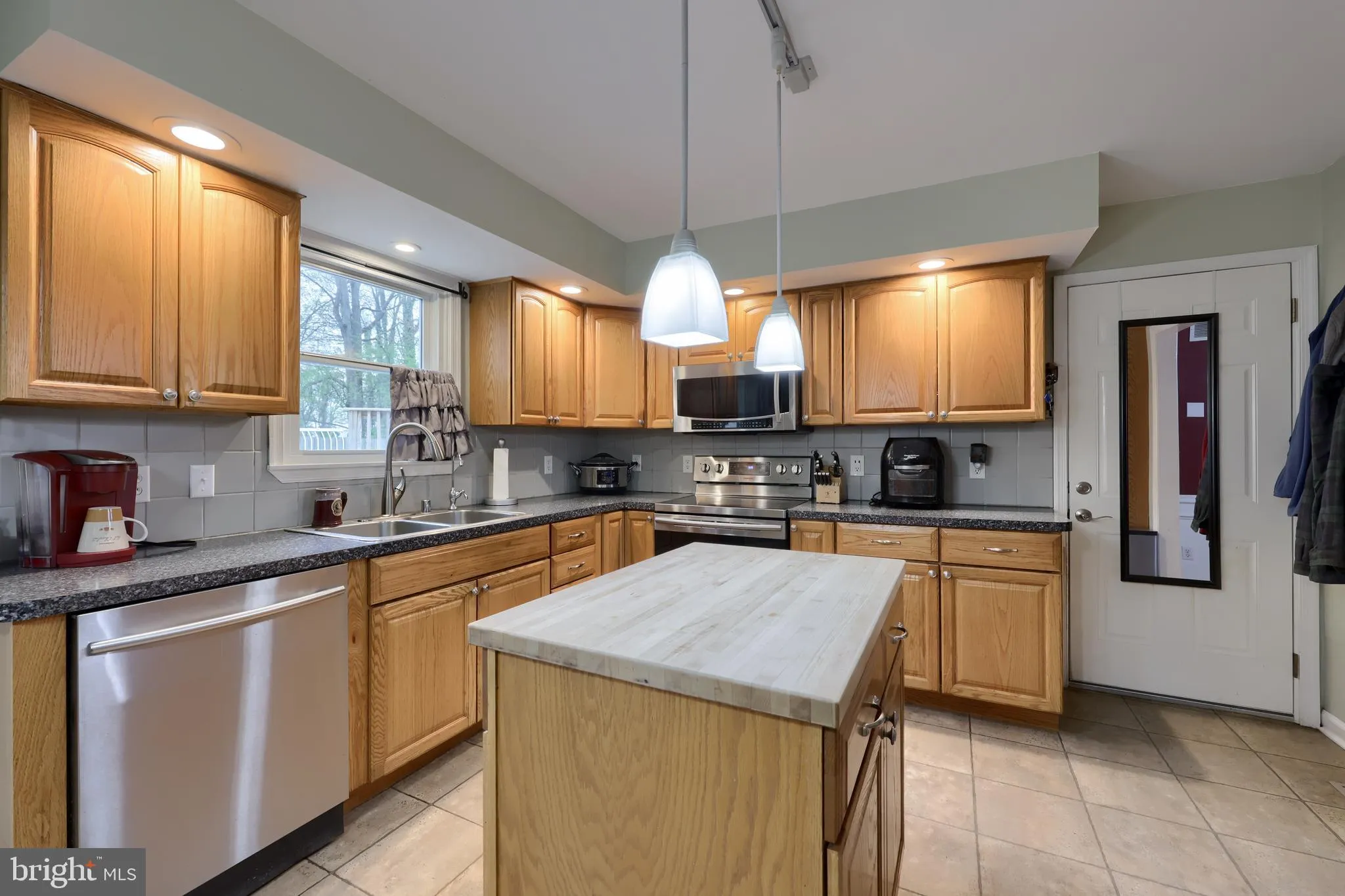 Peach Bottom, Pennsylvania 17563, United States, 4 Bedrooms Bedrooms, ,4 BathroomsBathrooms,Residential,Pending,110216