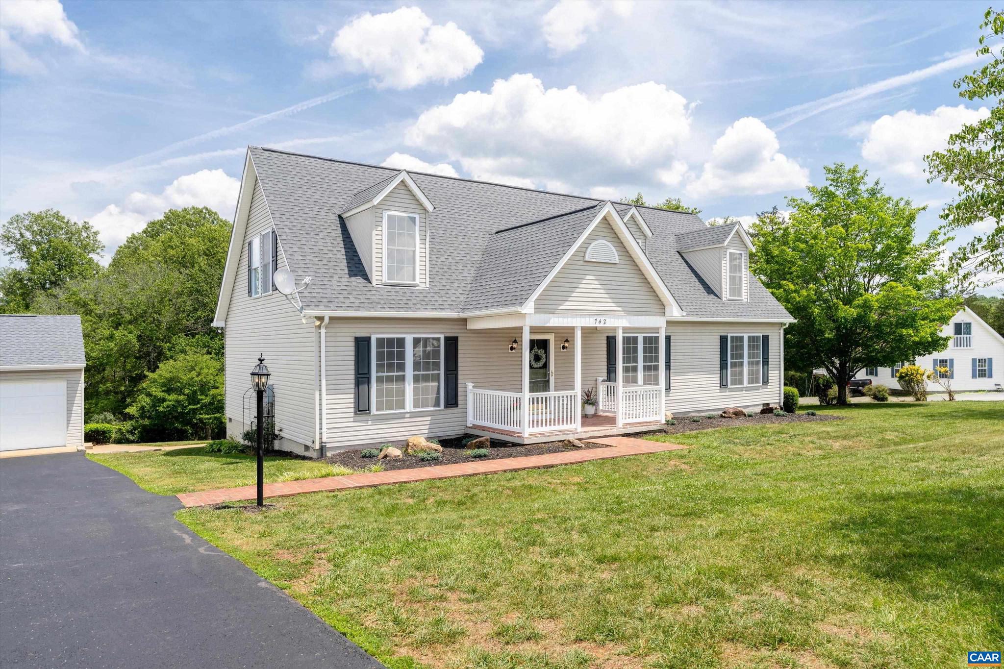 742 VALLEY VIEW RD