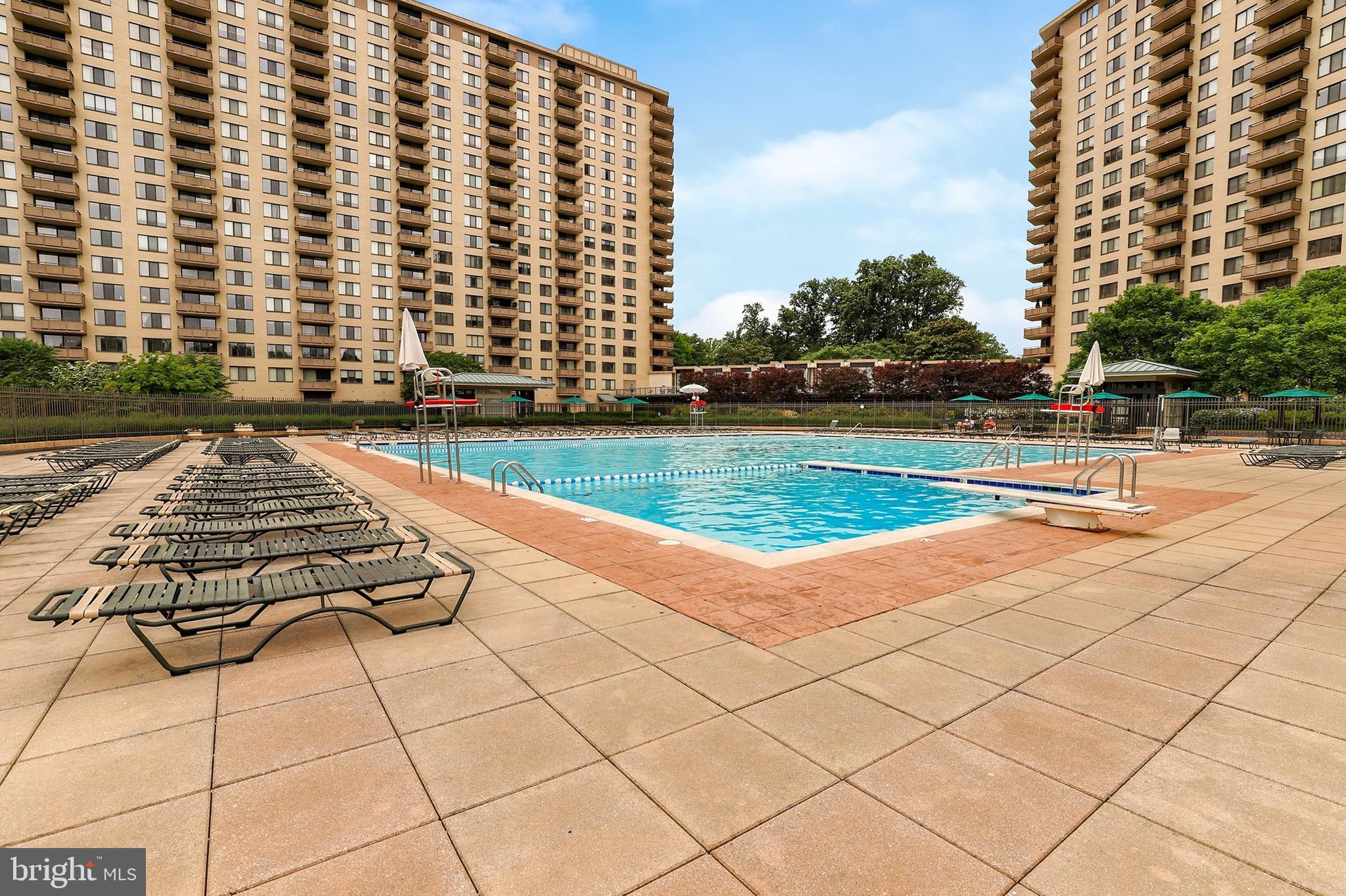 PROMENADE TOWERS - Residential