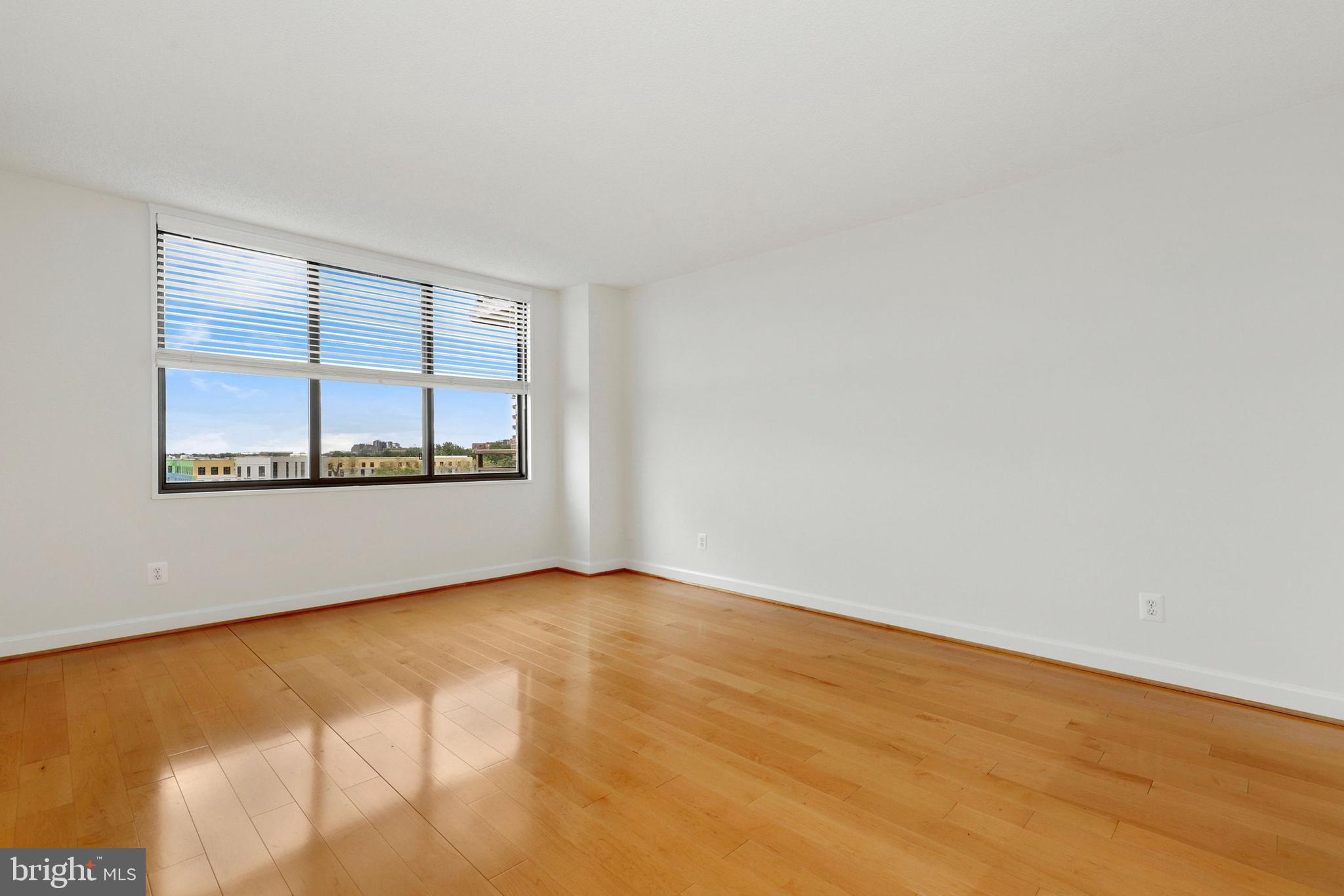 PROMENADE TOWERS - Residential