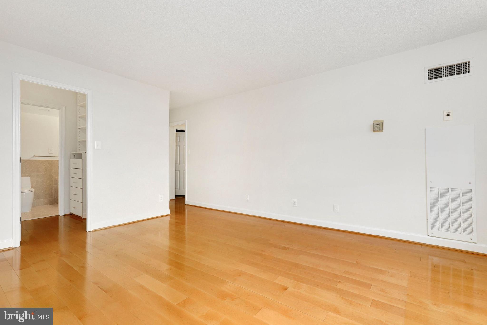 PROMENADE TOWERS - Residential