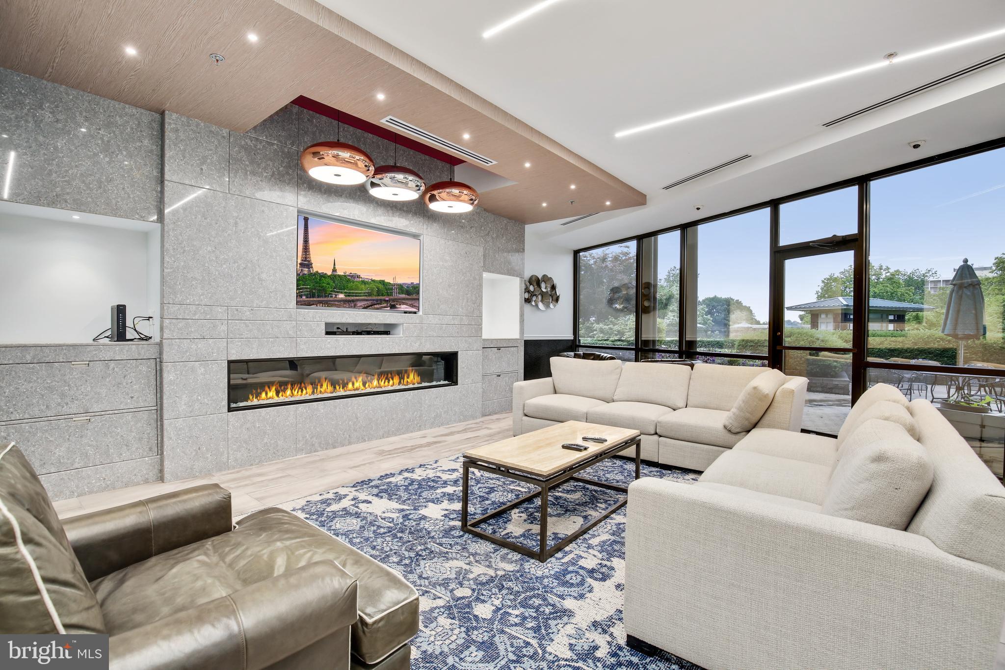 PROMENADE TOWERS - Residential