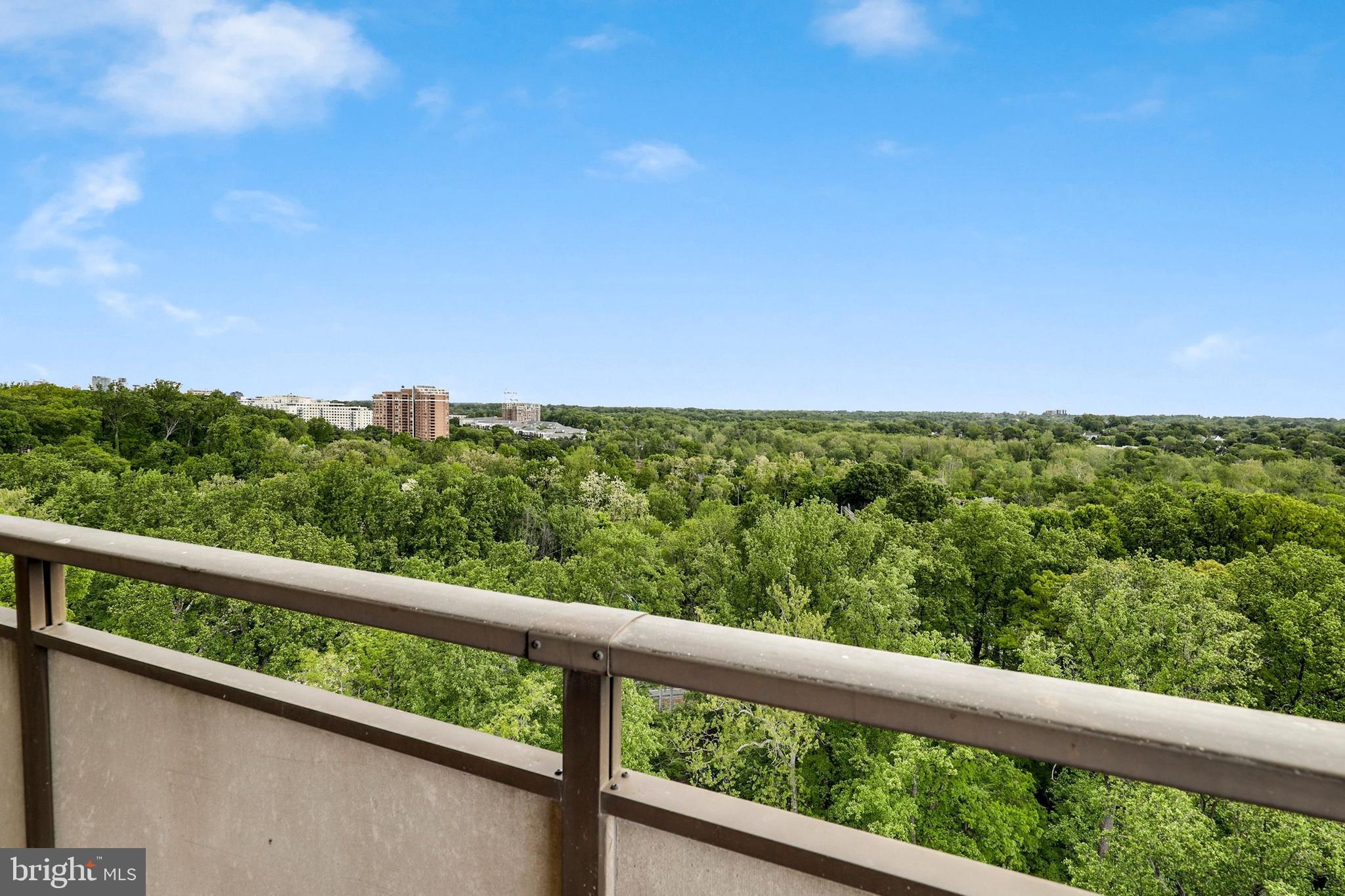 PROMENADE TOWERS - Residential