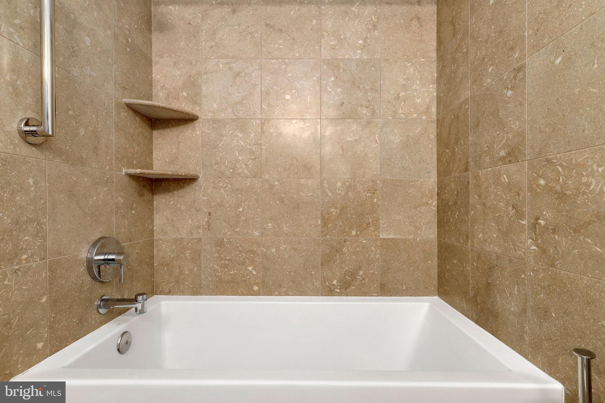 PROMENADE TOWERS - Residential