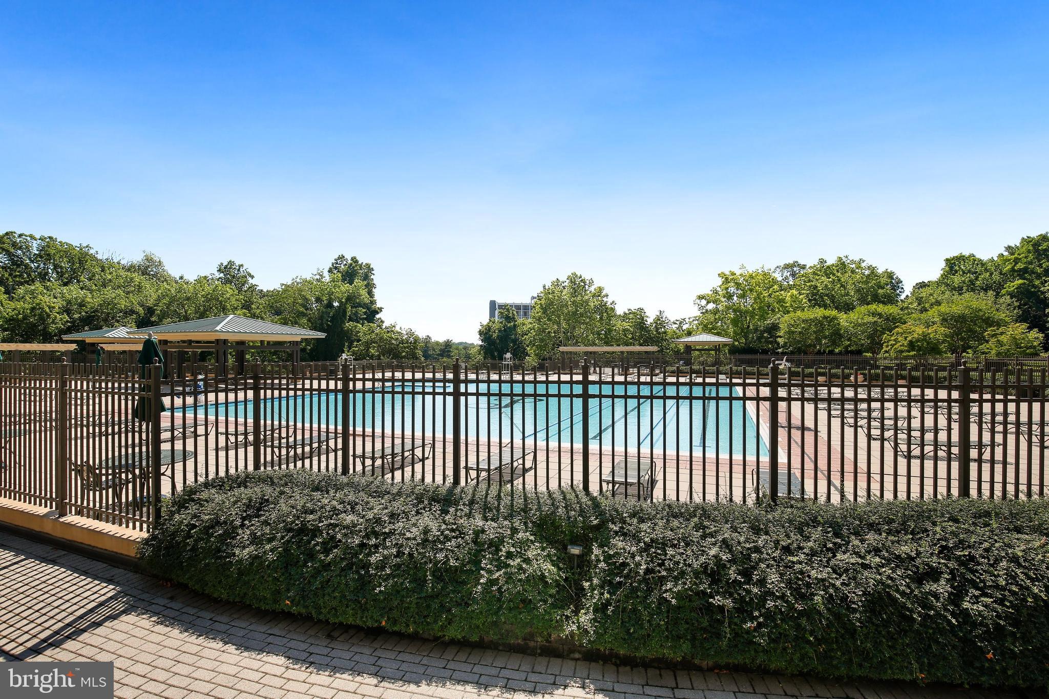 PROMENADE TOWERS - Residential