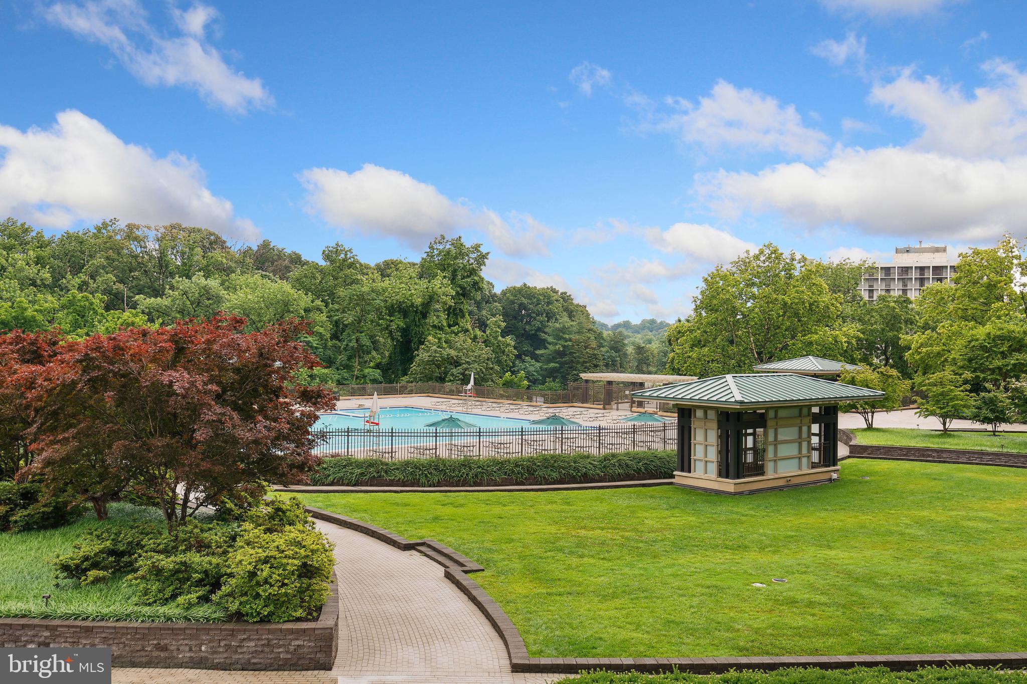 PROMENADE TOWERS - Residential