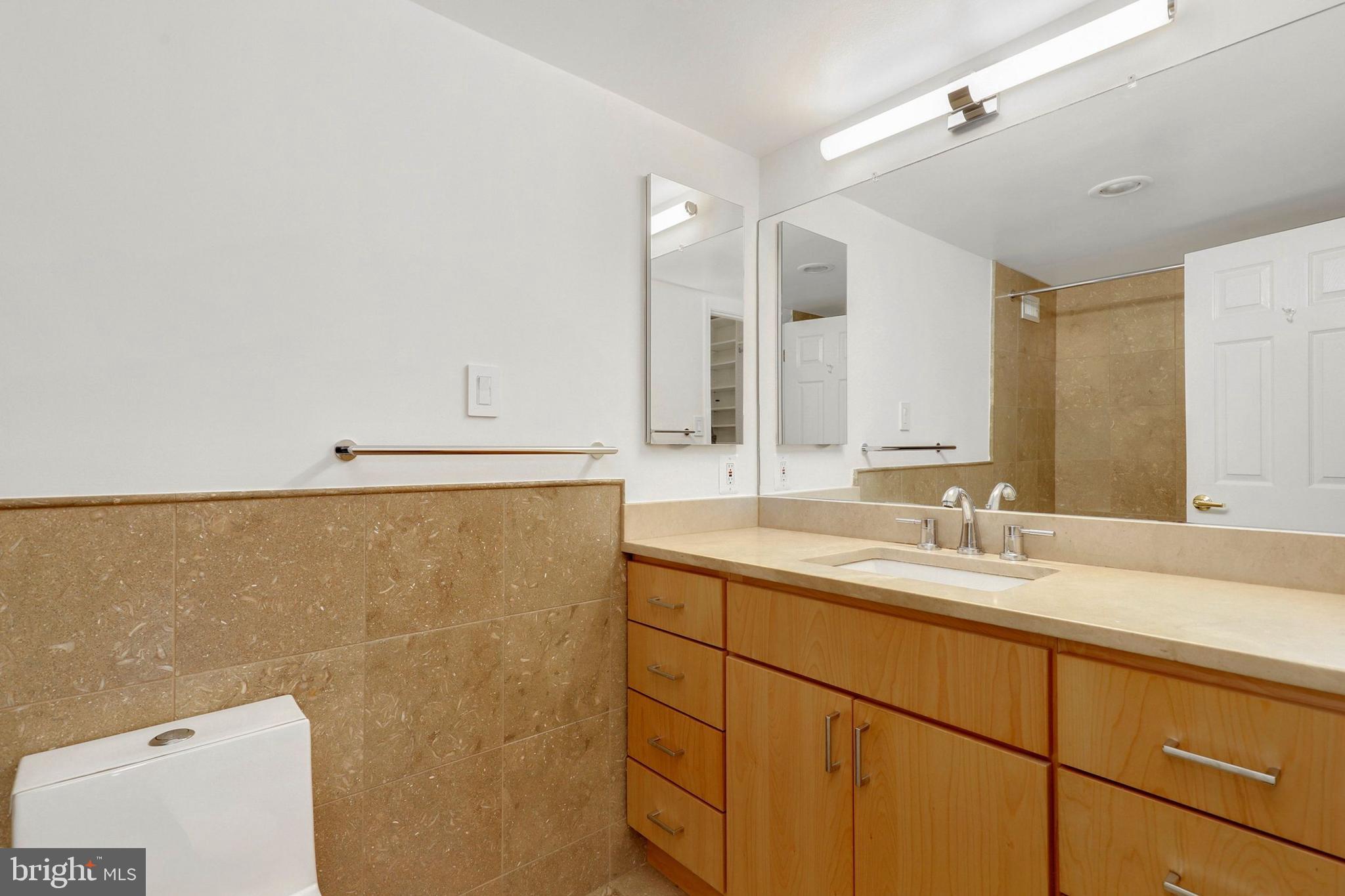 PROMENADE TOWERS - Residential