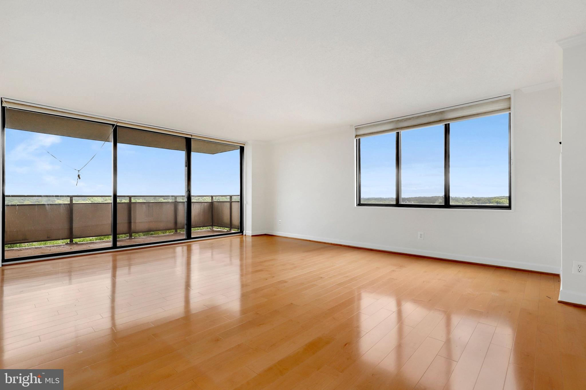 PROMENADE TOWERS - Residential