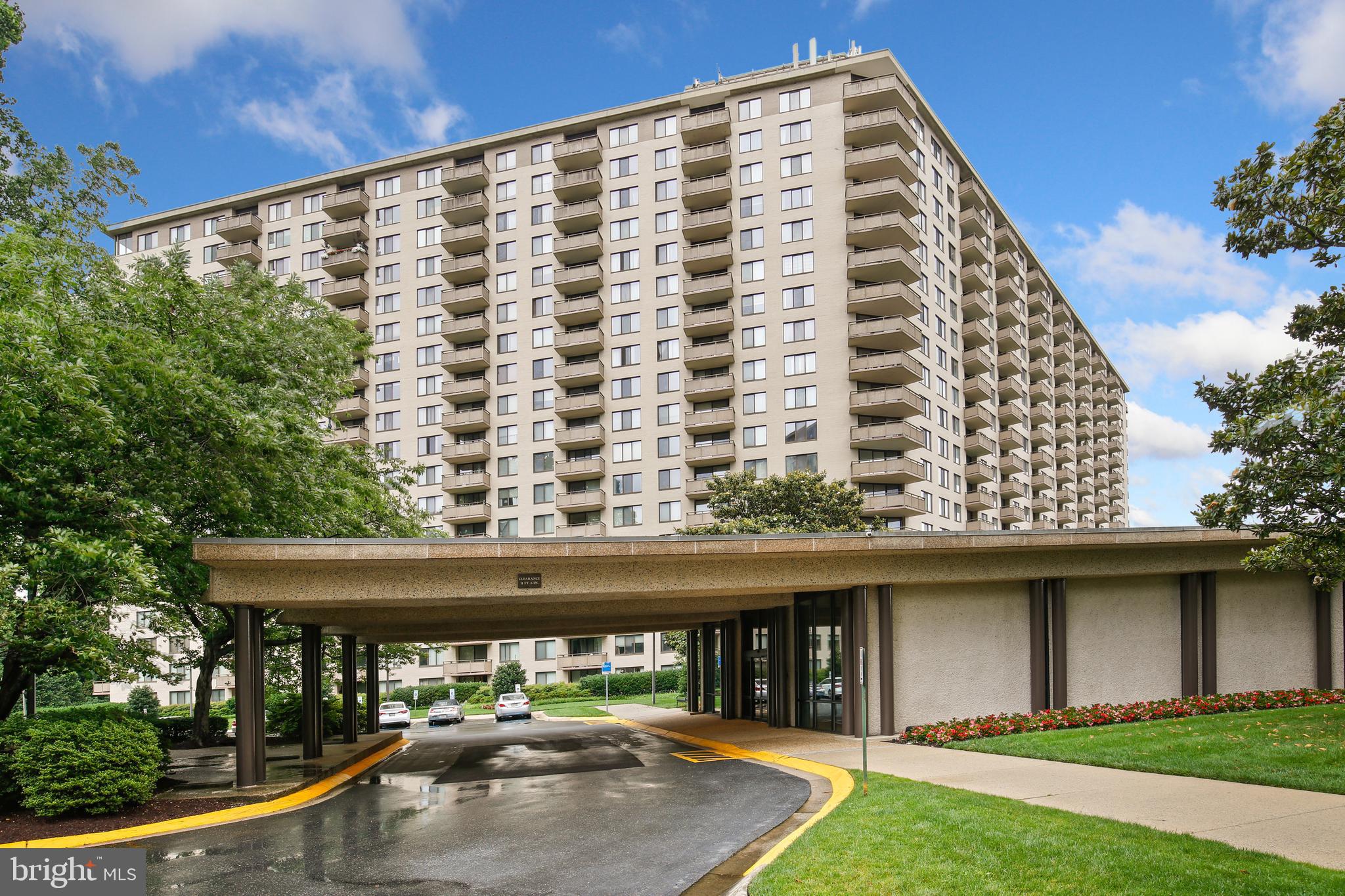 PROMENADE TOWERS - Residential