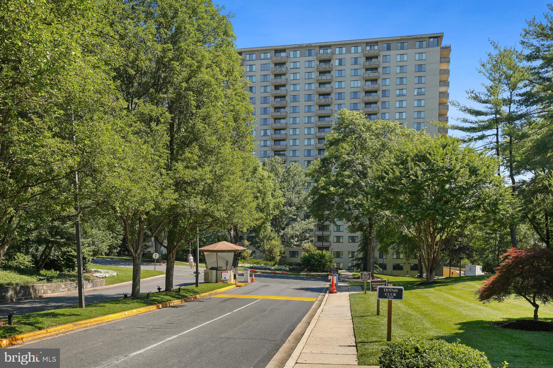PROMENADE TOWERS - Residential