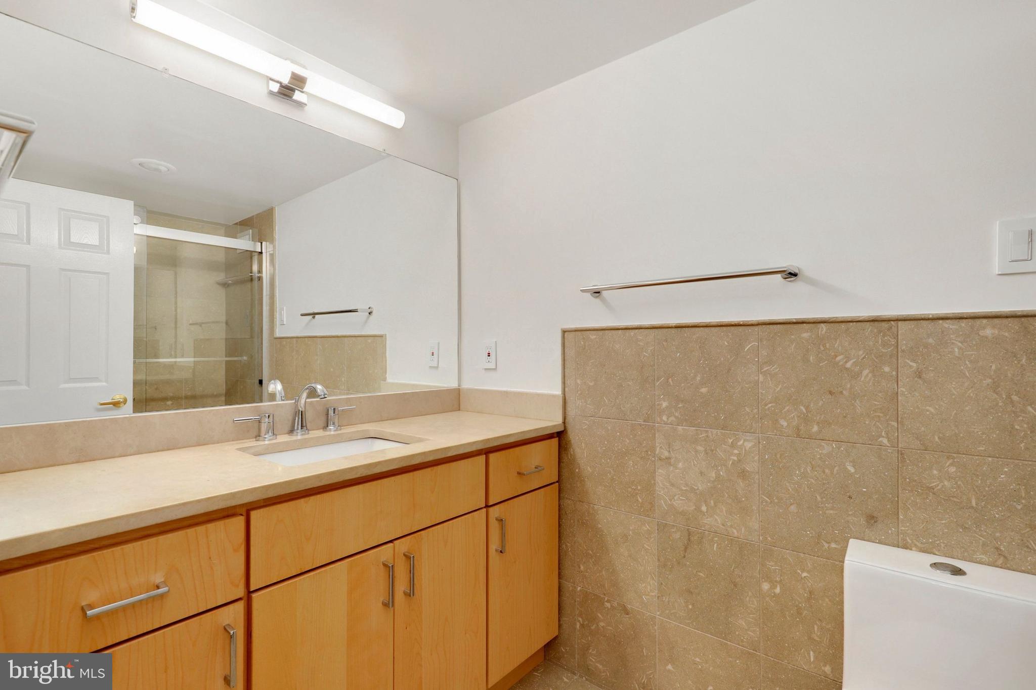 PROMENADE TOWERS - Residential