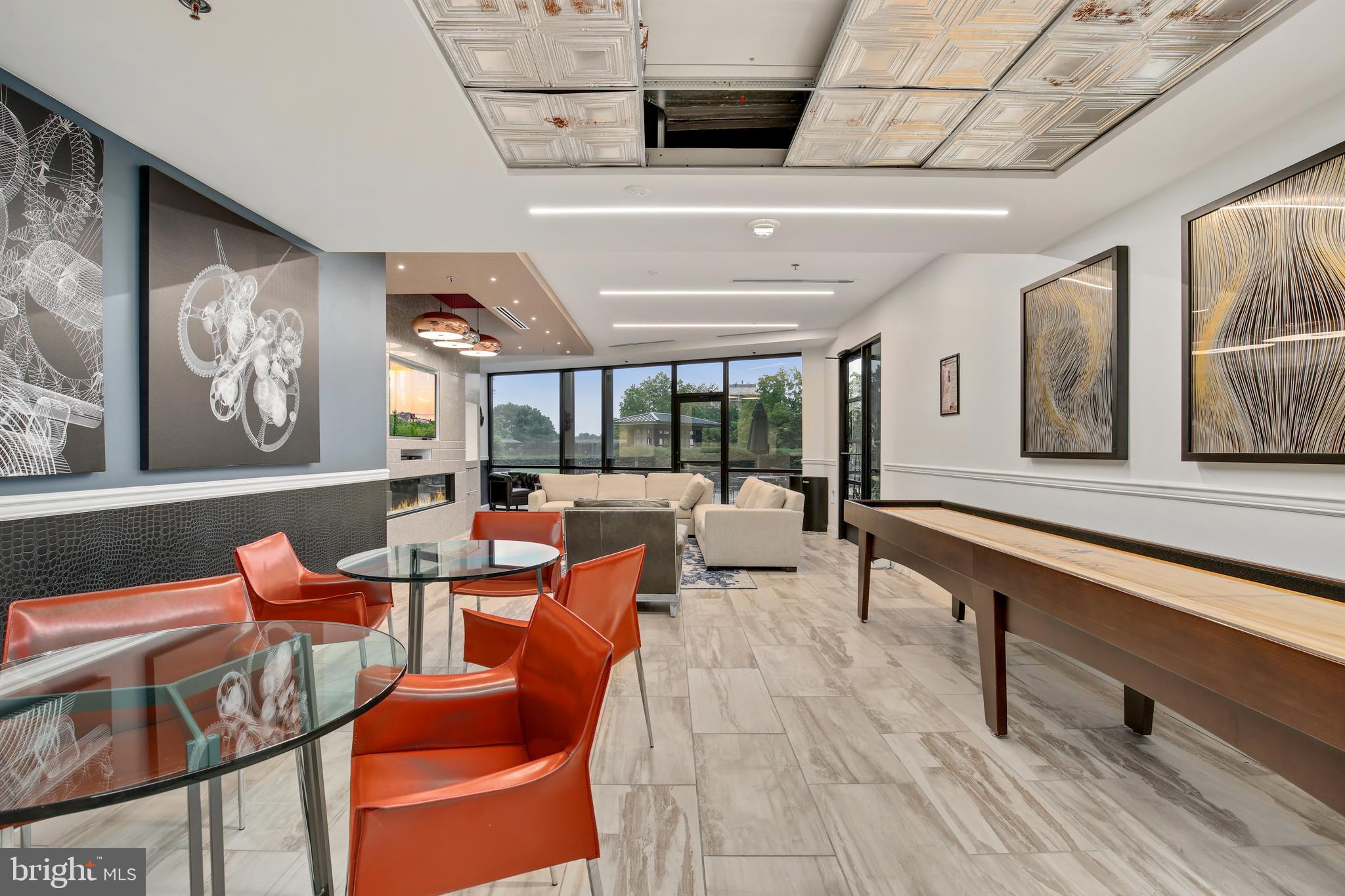 PROMENADE TOWERS - Residential