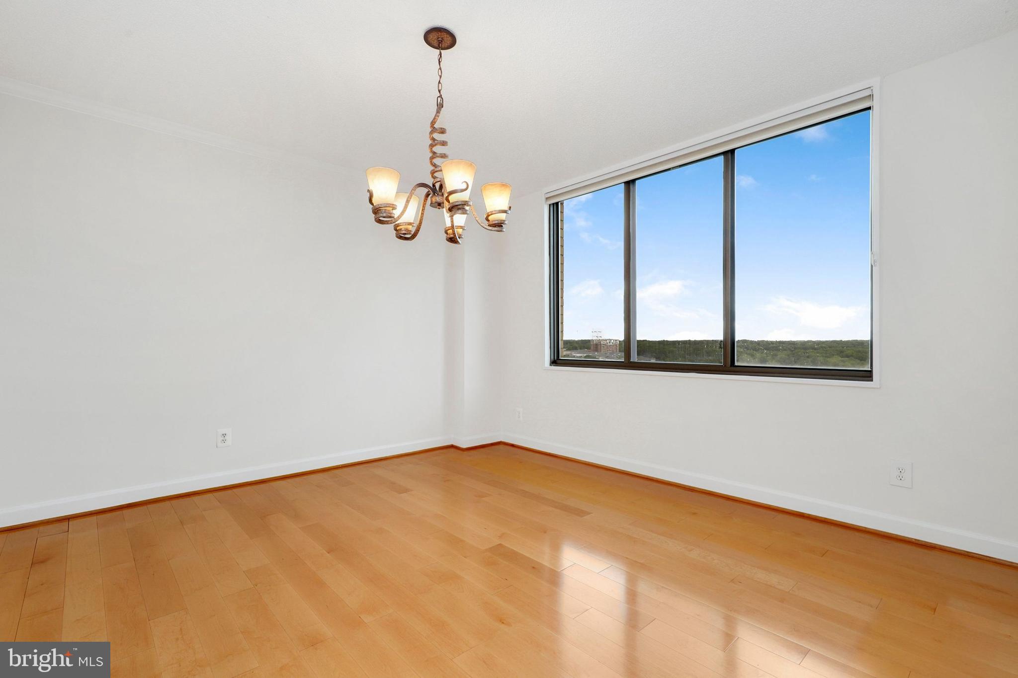 PROMENADE TOWERS - Residential