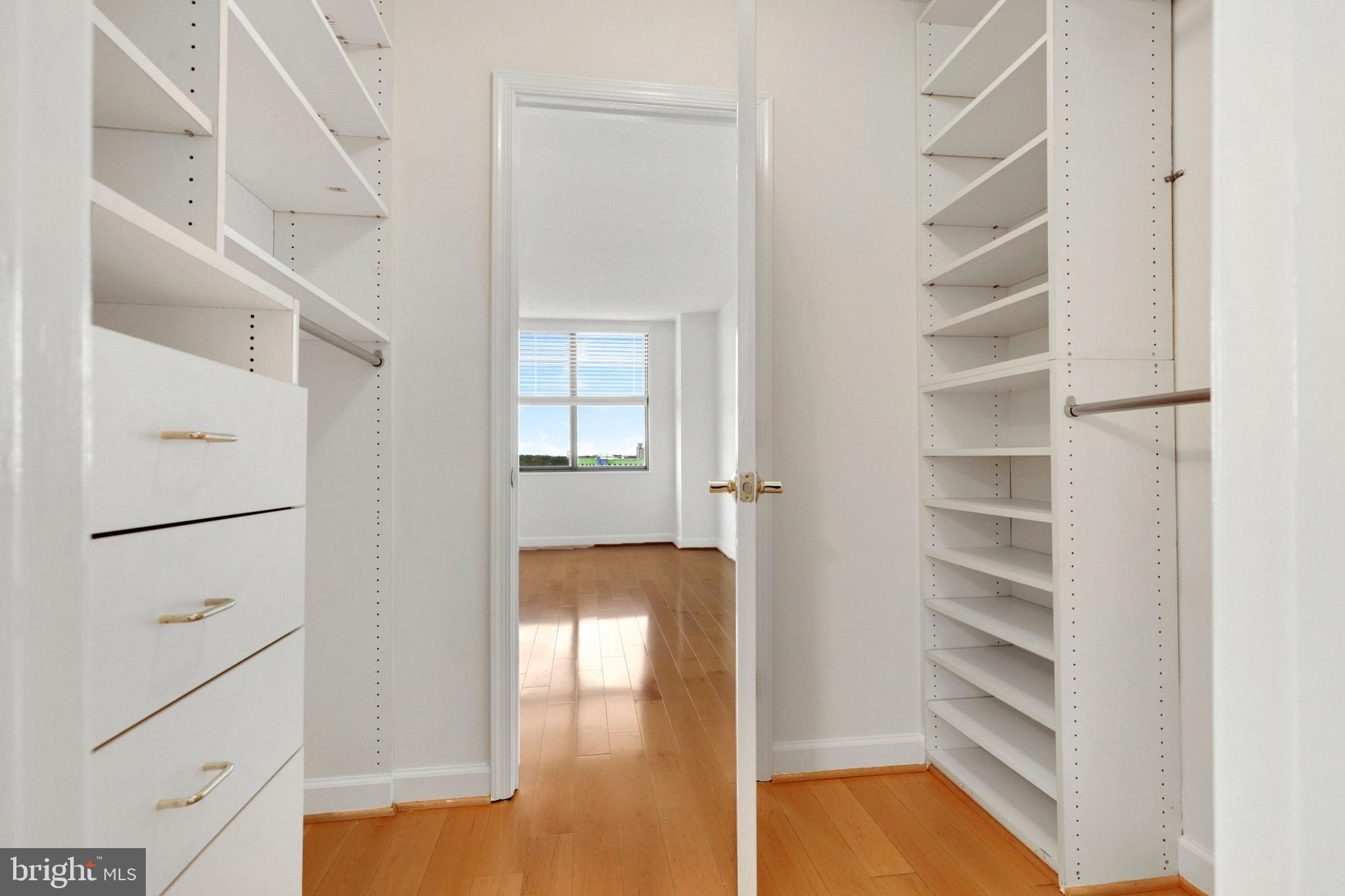 PROMENADE TOWERS - Residential