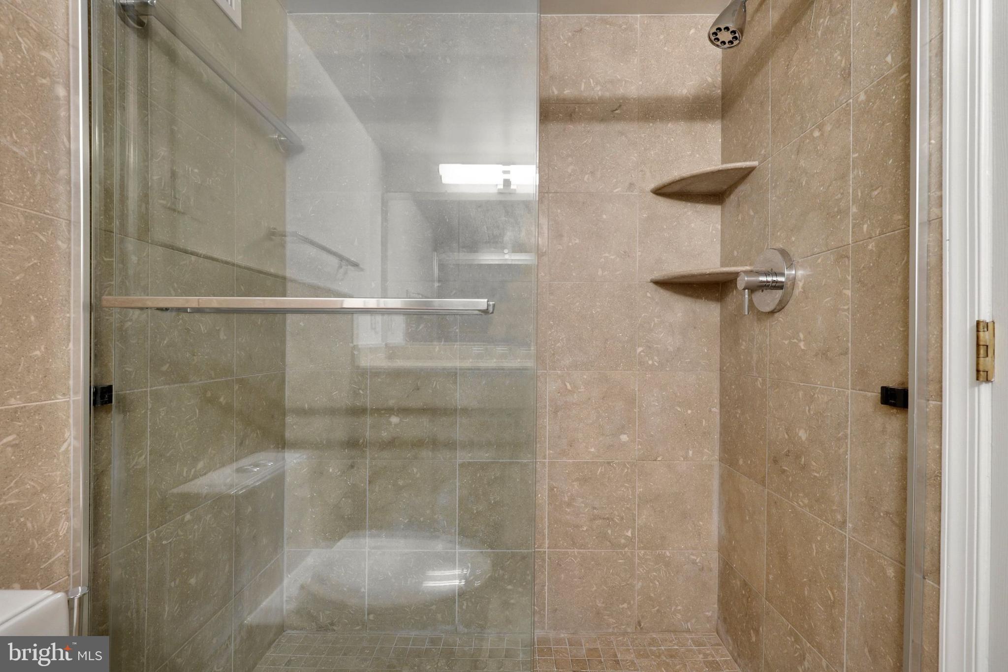 PROMENADE TOWERS - Residential