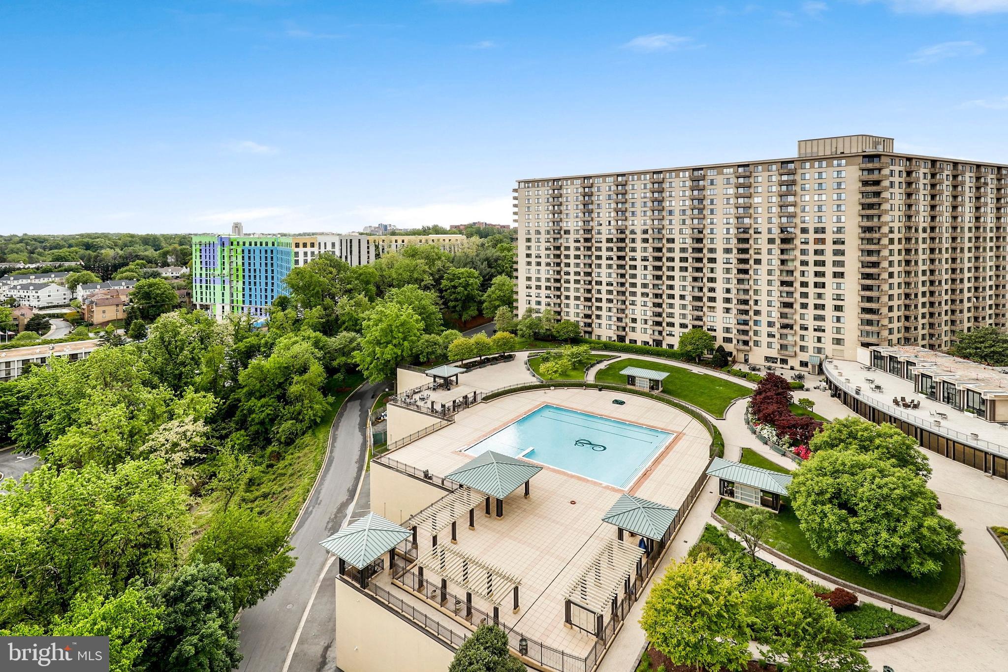 PROMENADE TOWERS - Residential