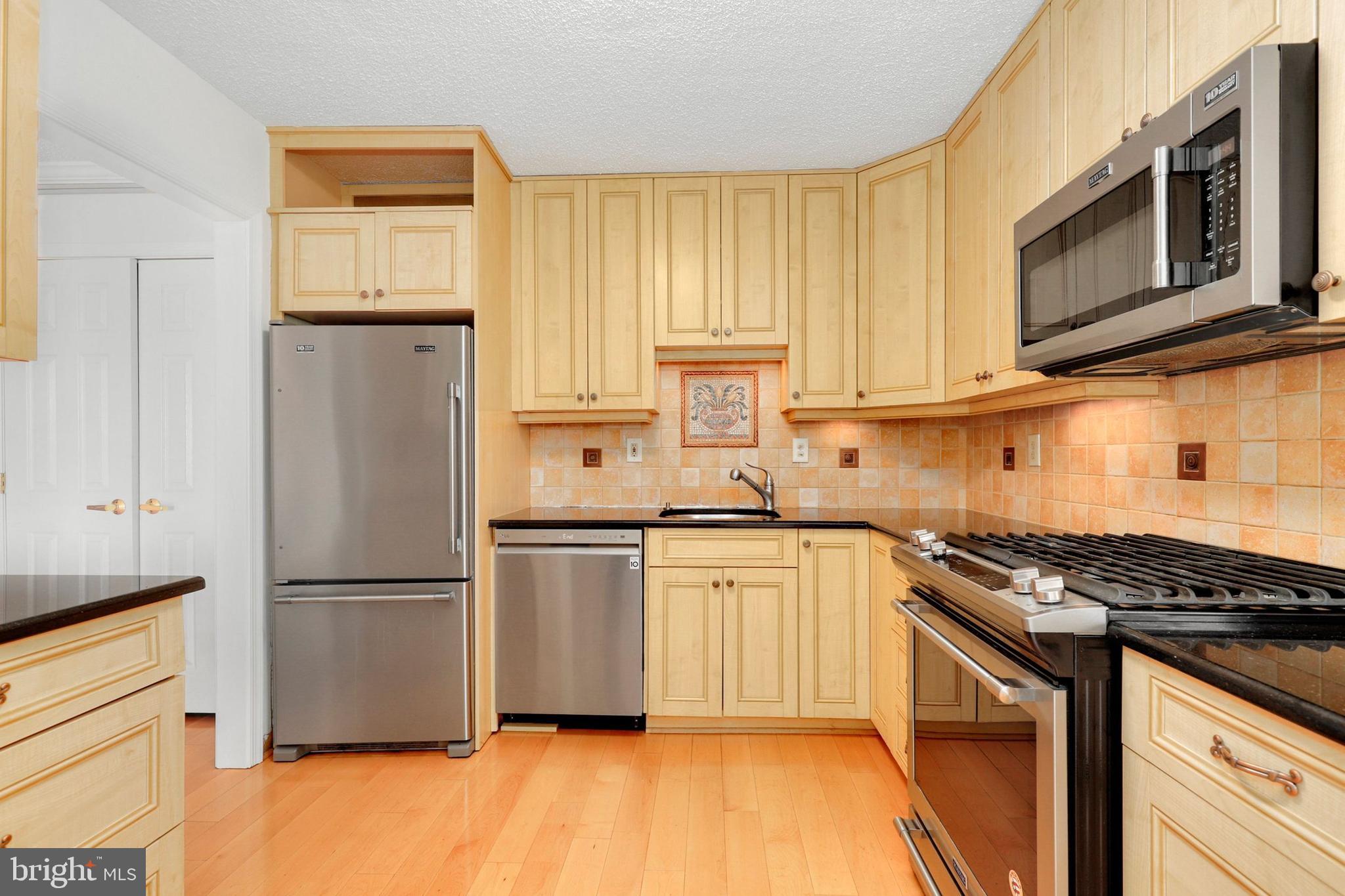 PROMENADE TOWERS - Residential