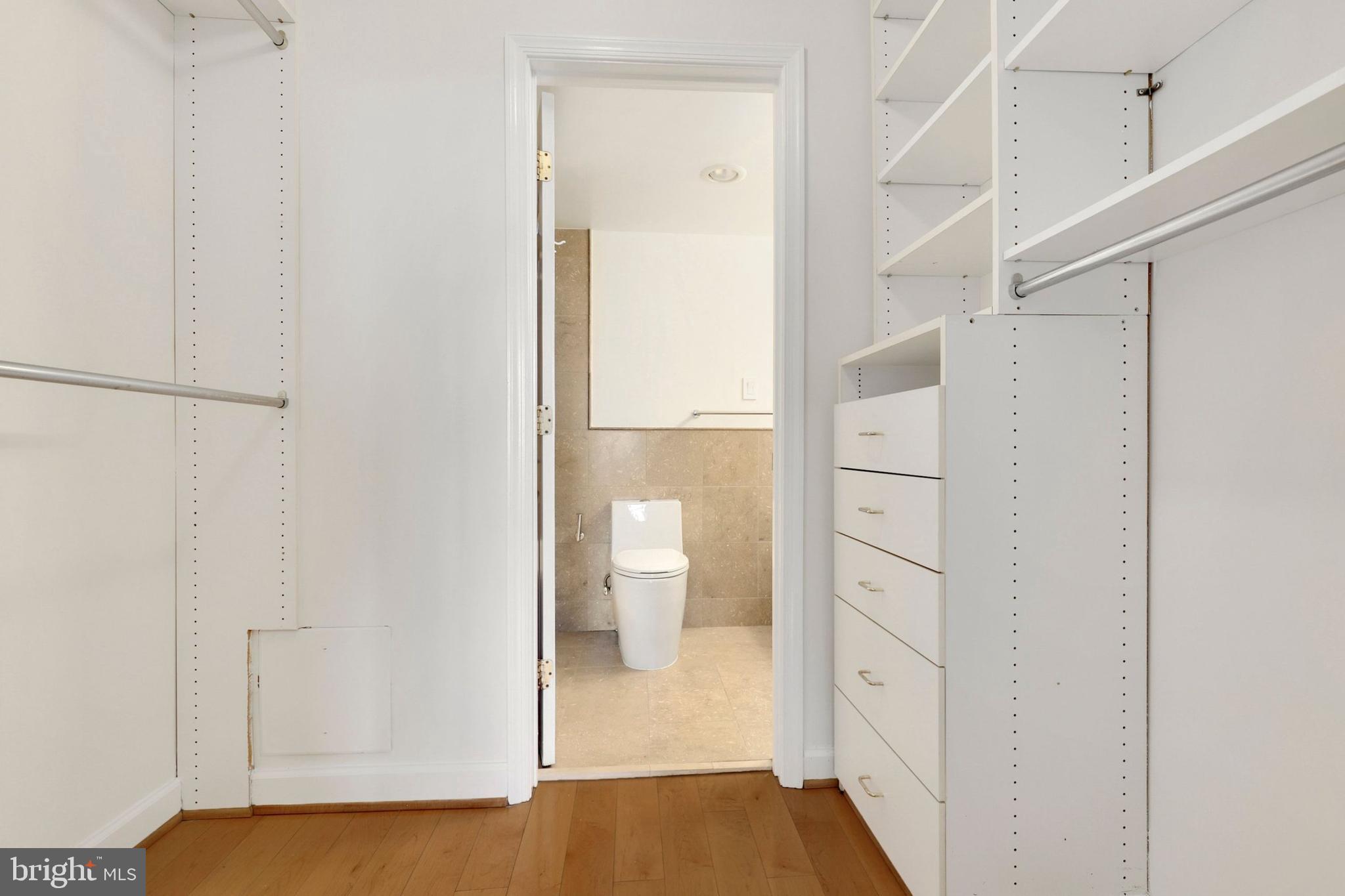 PROMENADE TOWERS - Residential